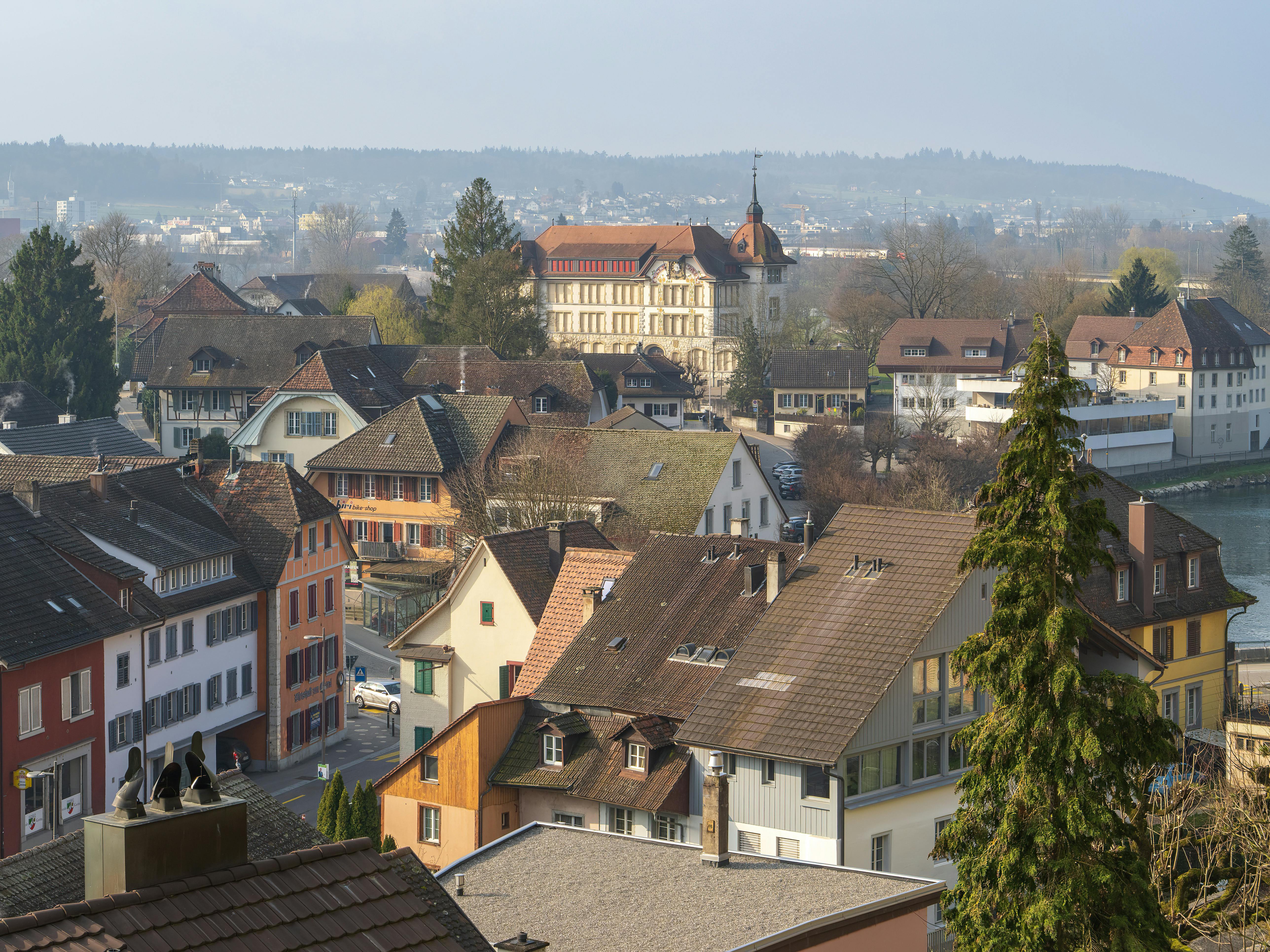 Z├╝rcher reagieren auf Meloni-Moment: Internationale Politik am Mittagstisch