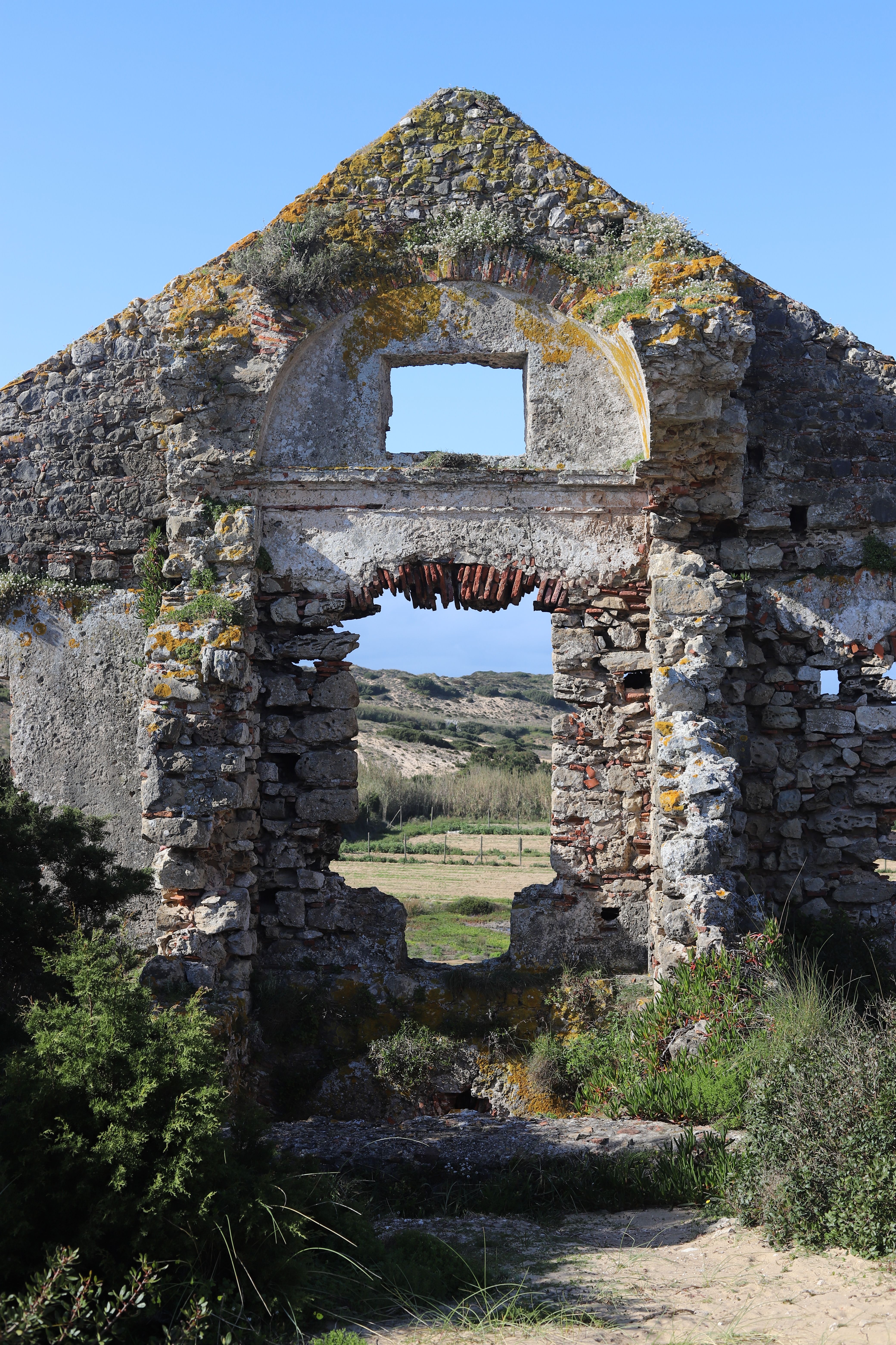 Rundown Stone Structure in a Natural Landscape · Free Stock Photo