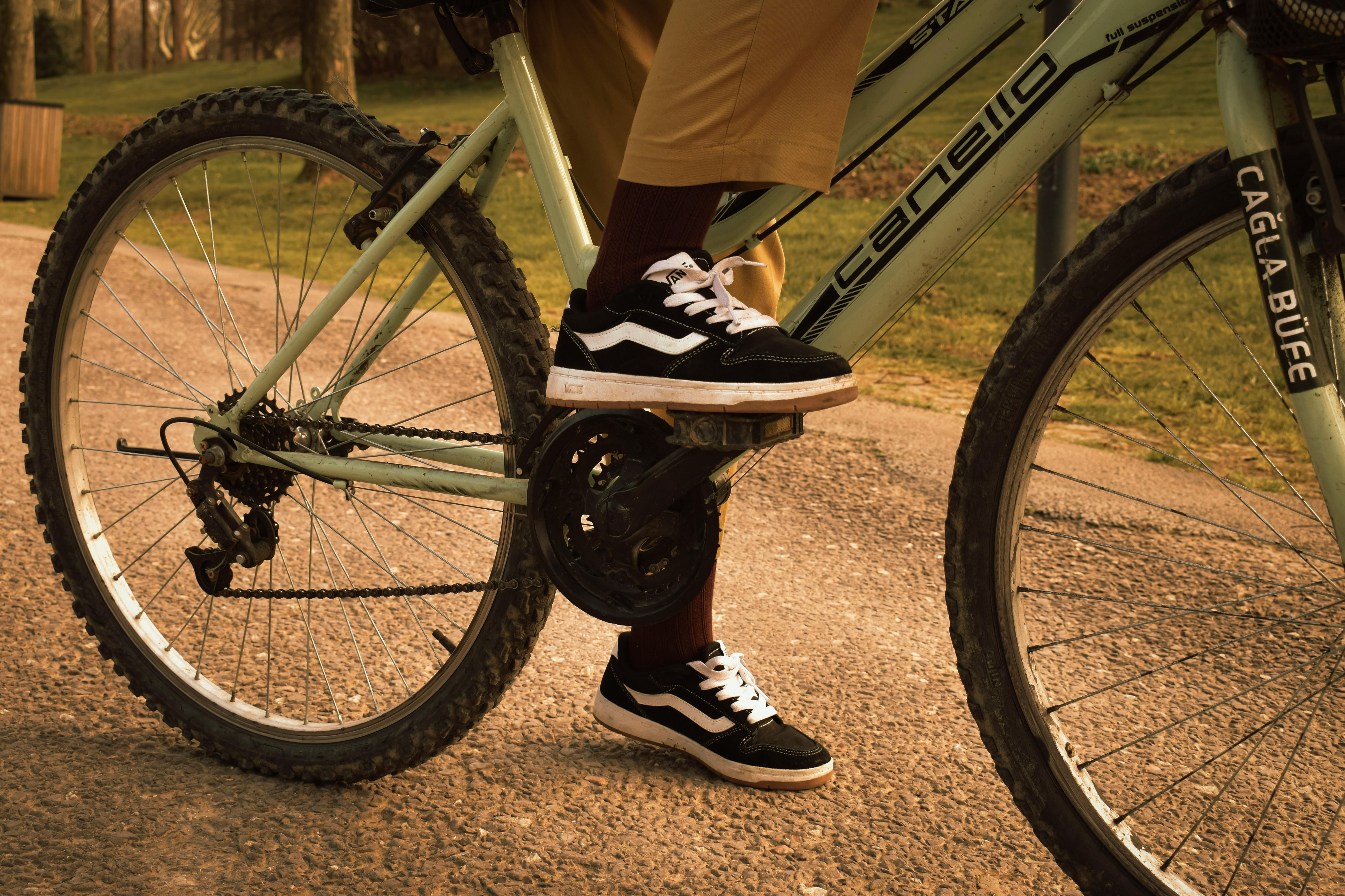 Pedal to the Metal: General Motors Orders Suppliers to Exit China Supply Chains — Photo by Tuba Duran on Pexels