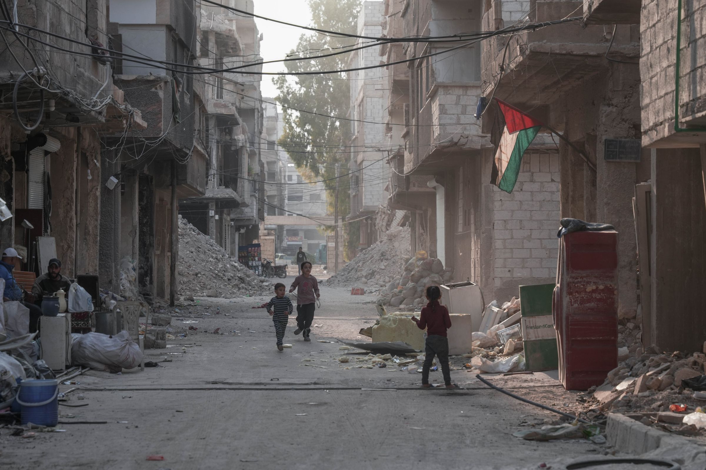 U.S. backs Syria’s new leaders as they try to keep the peace
