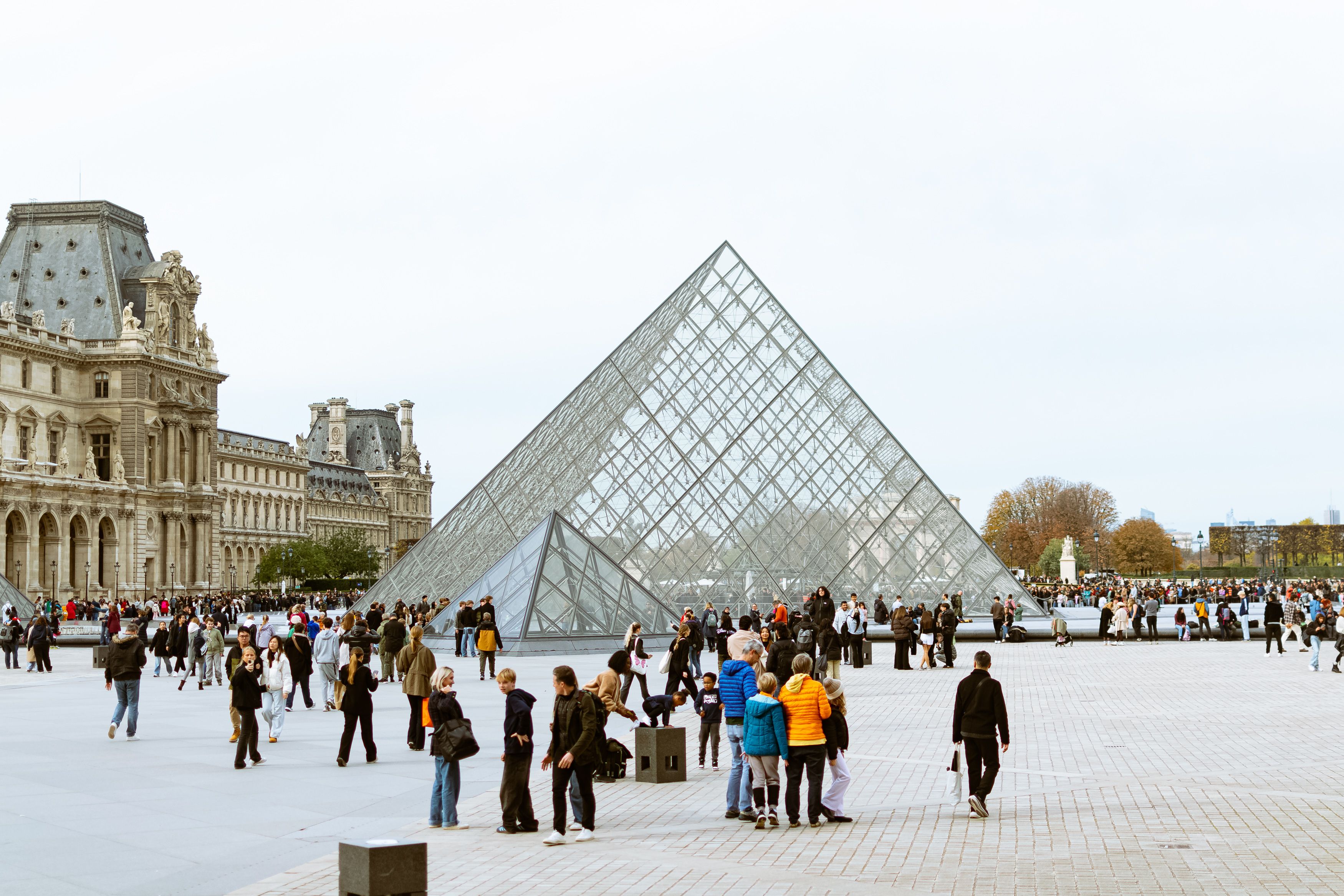Collage of famous Parisian museums and attractions, highlighting the benefit of a museum pass