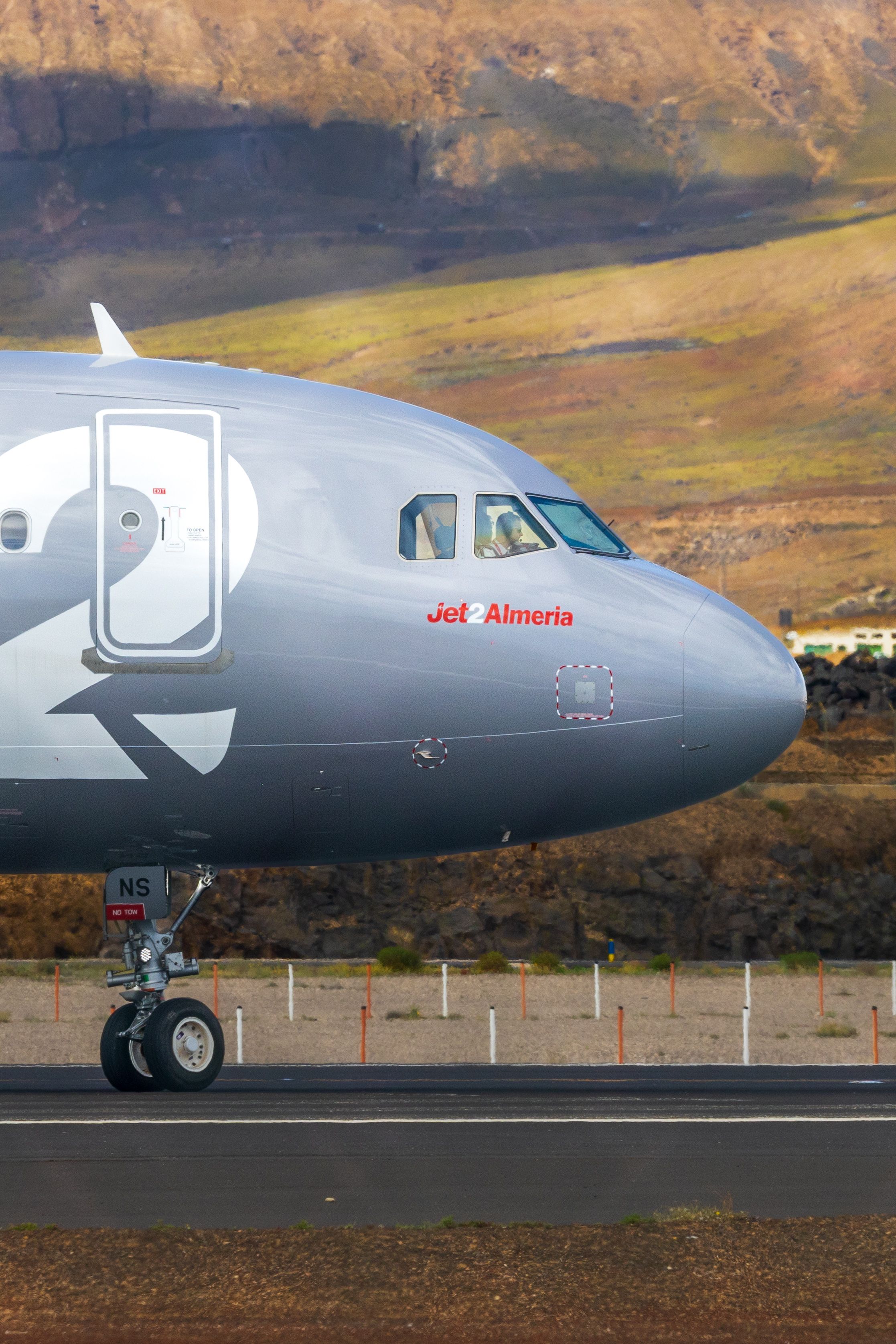 Lot rozbudowuje flotę 737 MAX – co kryją pęknięcia w kadłubie?