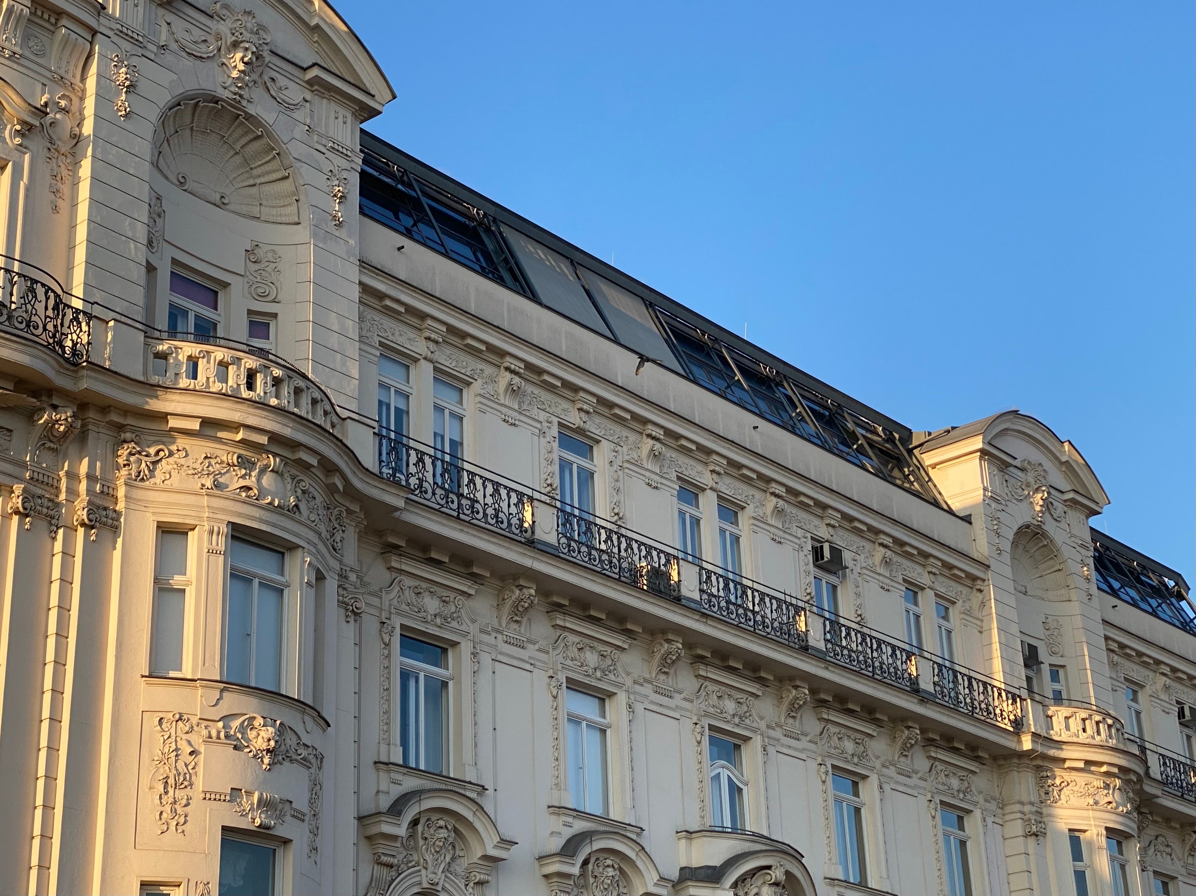 Elegant Vienna Architecture at Sunset · Free Stock Photo