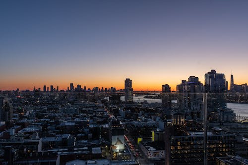 Fotobanka s bezplatnými fotkami na tému Brooklyn, mrakodrapy, nočný pohľad