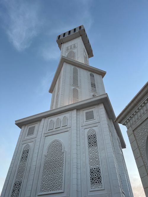 Free A stunning minaret in Laghouat, Algeria, captured against a clear blue sky, showcasing intricate Islamic architectural details. Stock Photo