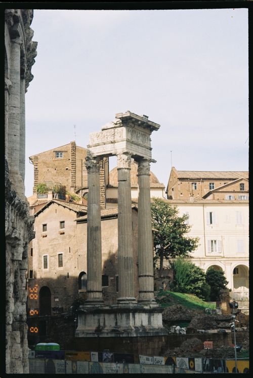 Free Historical Roman architecture with Corinthian columns and worn stone structures. Stock Photo