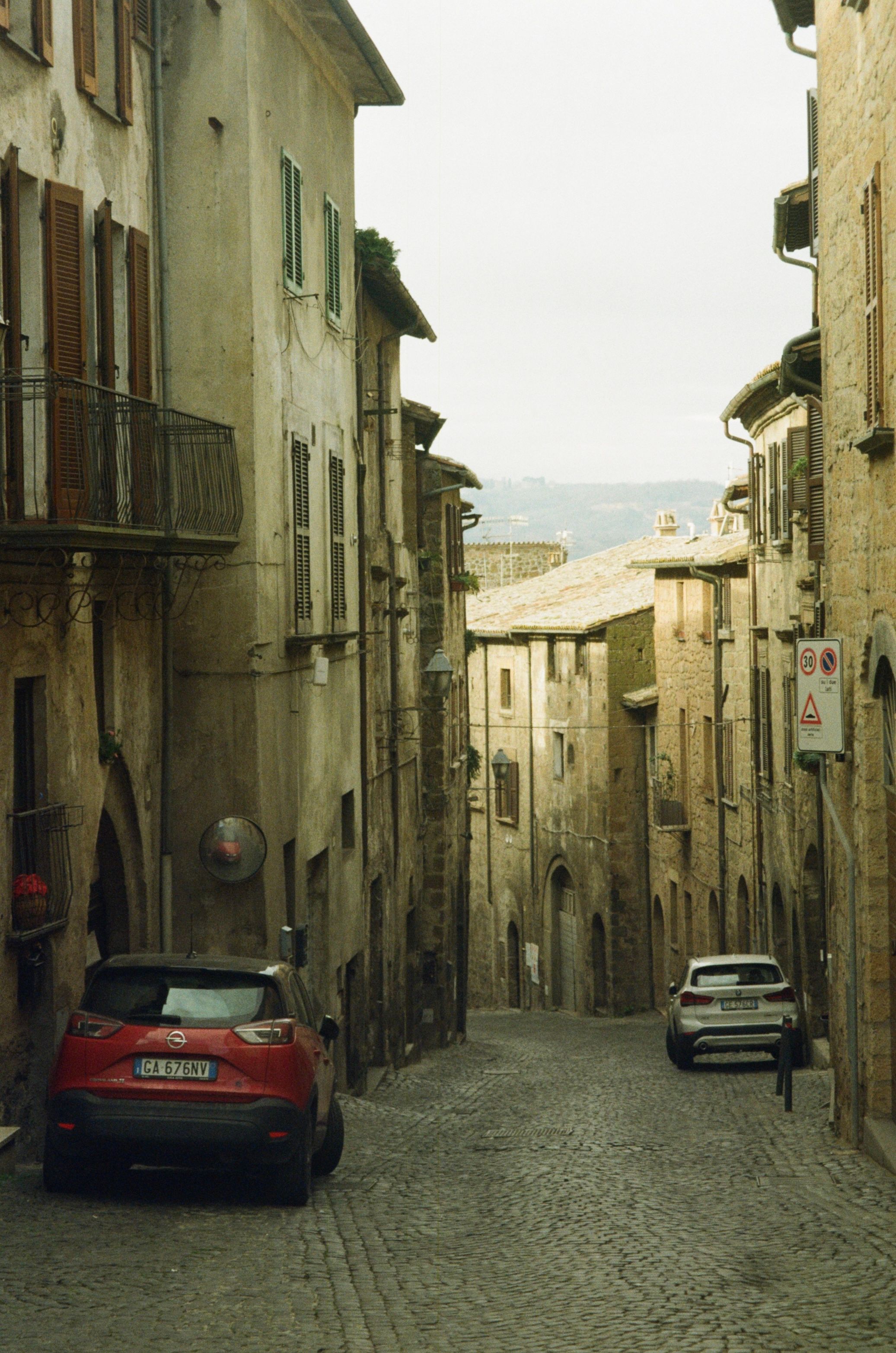 Charming Narrow Alley in Historic Italian Town · Free Stock Photo