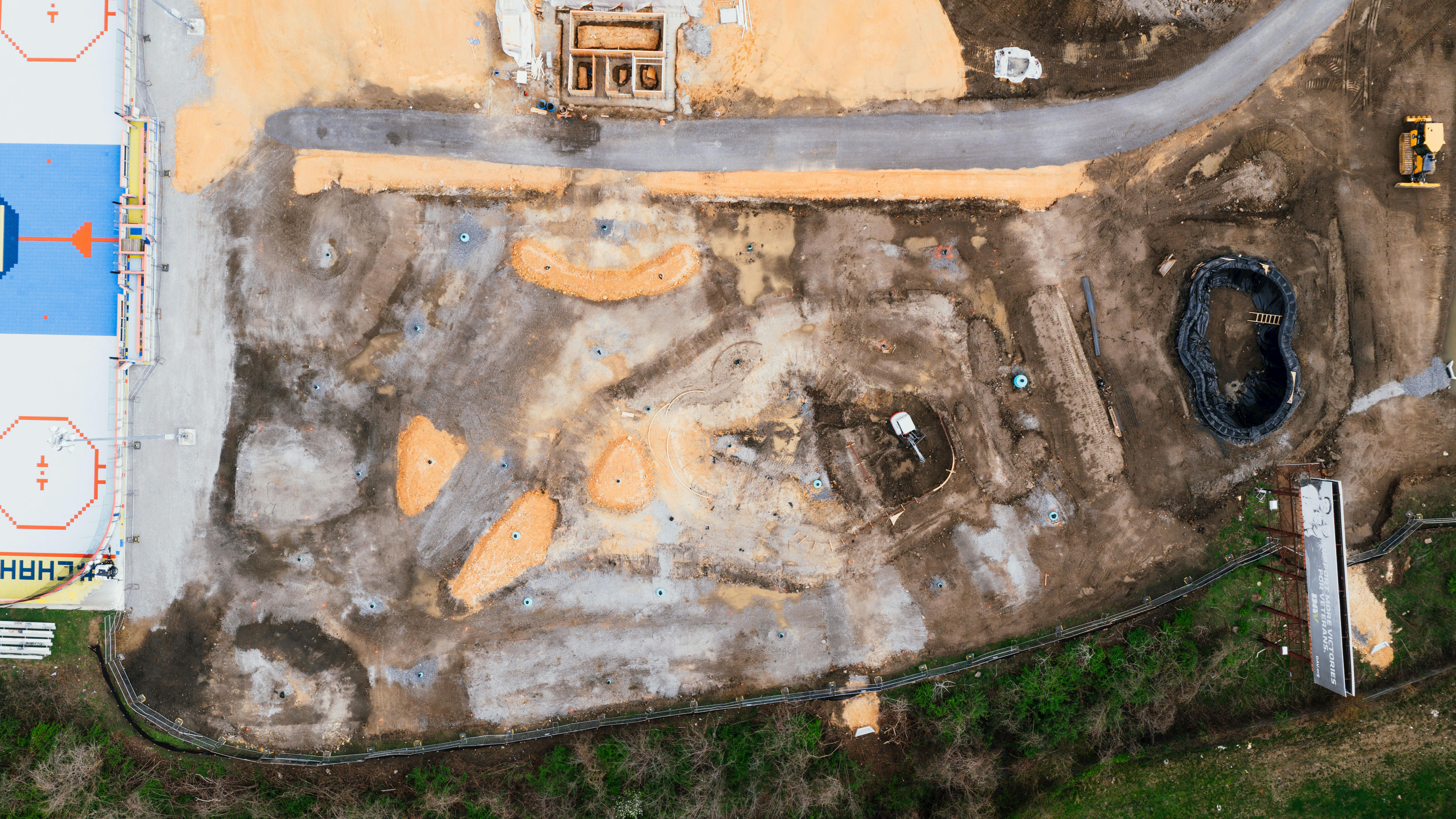 Gratis Veduta aerea di un cantiere edile adiacente a uno skate park a Chattanooga, nel Tennessee. Foto a disposizione