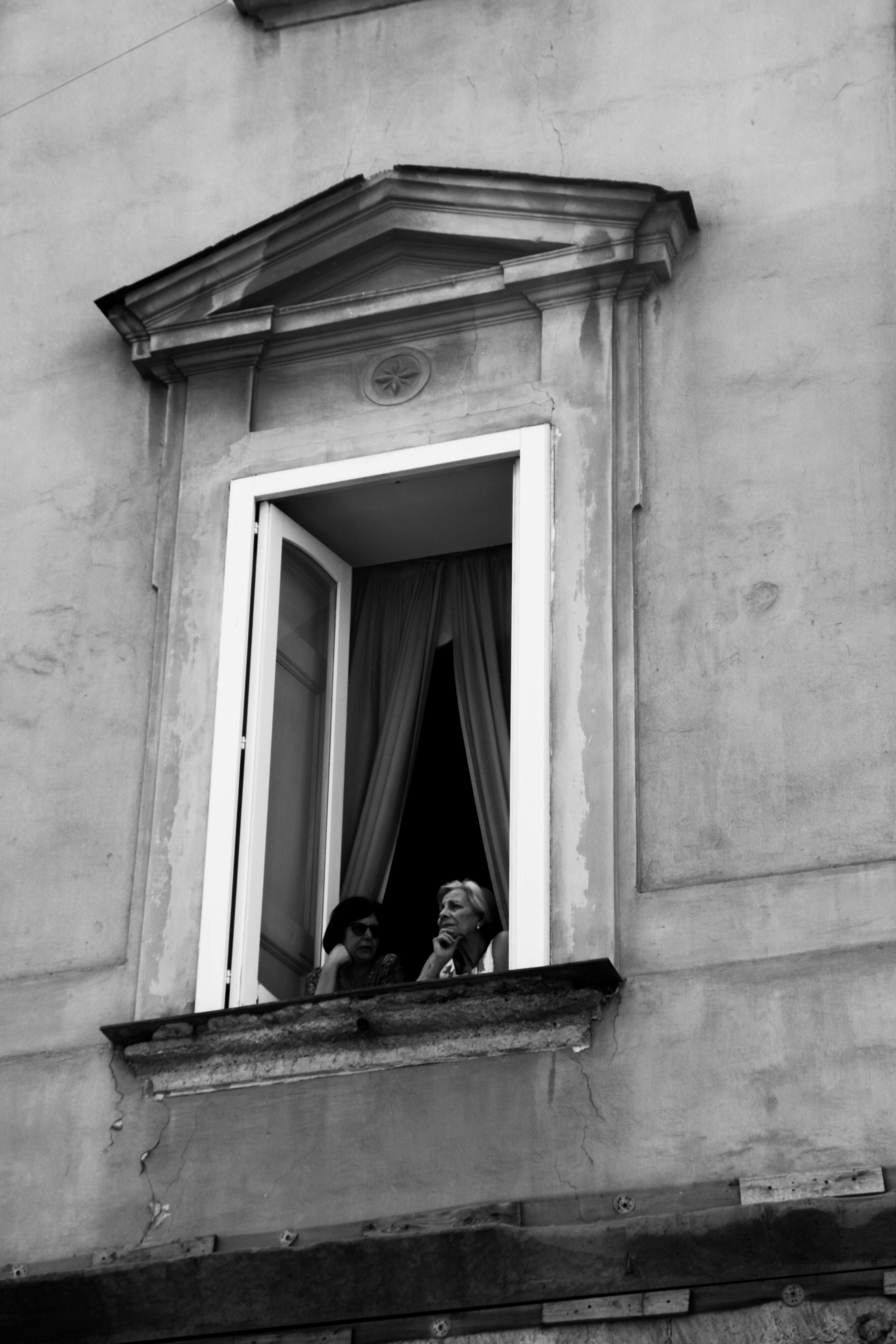 Ücretsiz açık pencere, arkadaşlık, Avrupa içeren Ücretsiz stok fotoğraf Stok Fotoğraflar