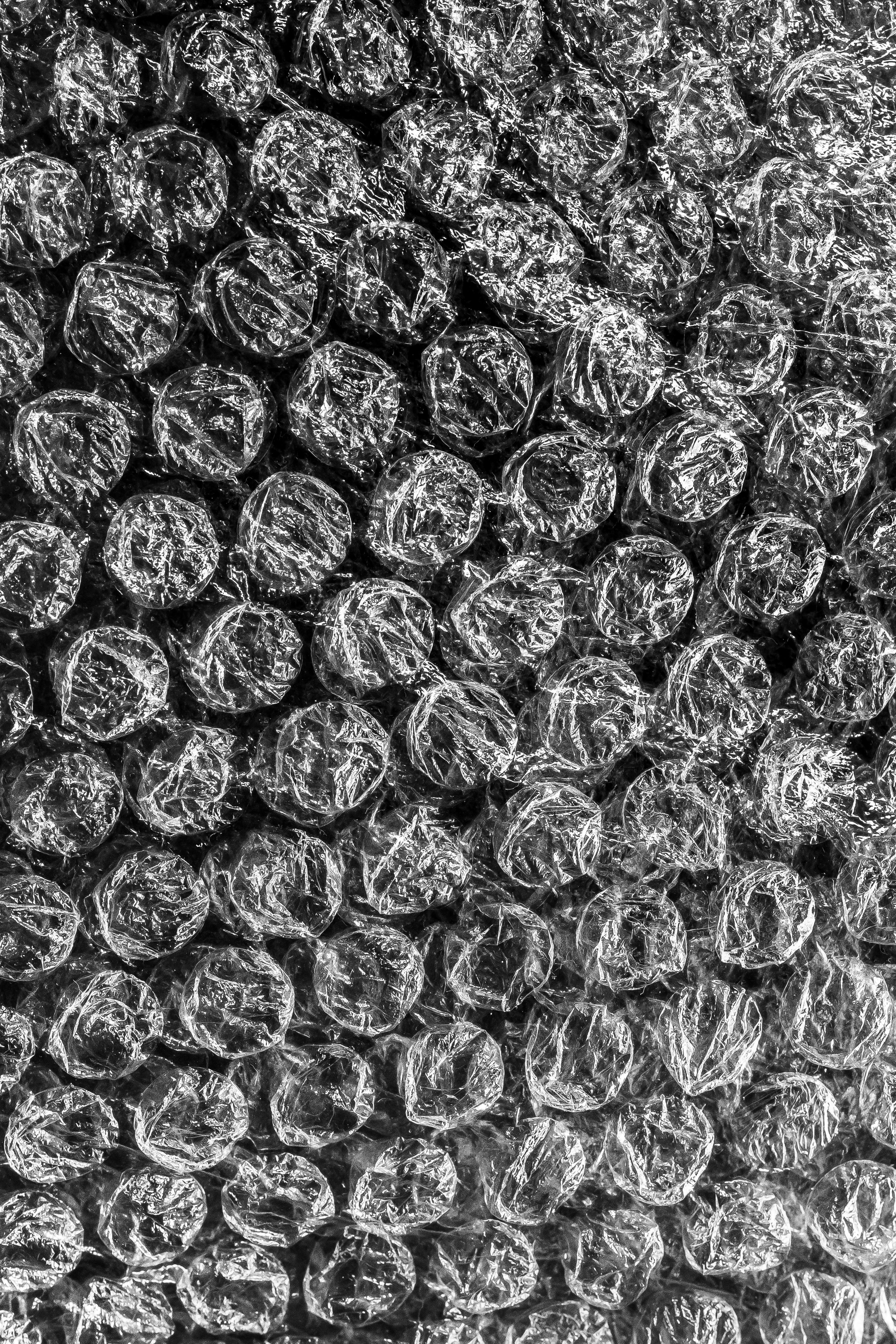 bezplatná Detailní černobílý záběr bublinkové fólie zobrazující texturu a vzor. Základová fotografie