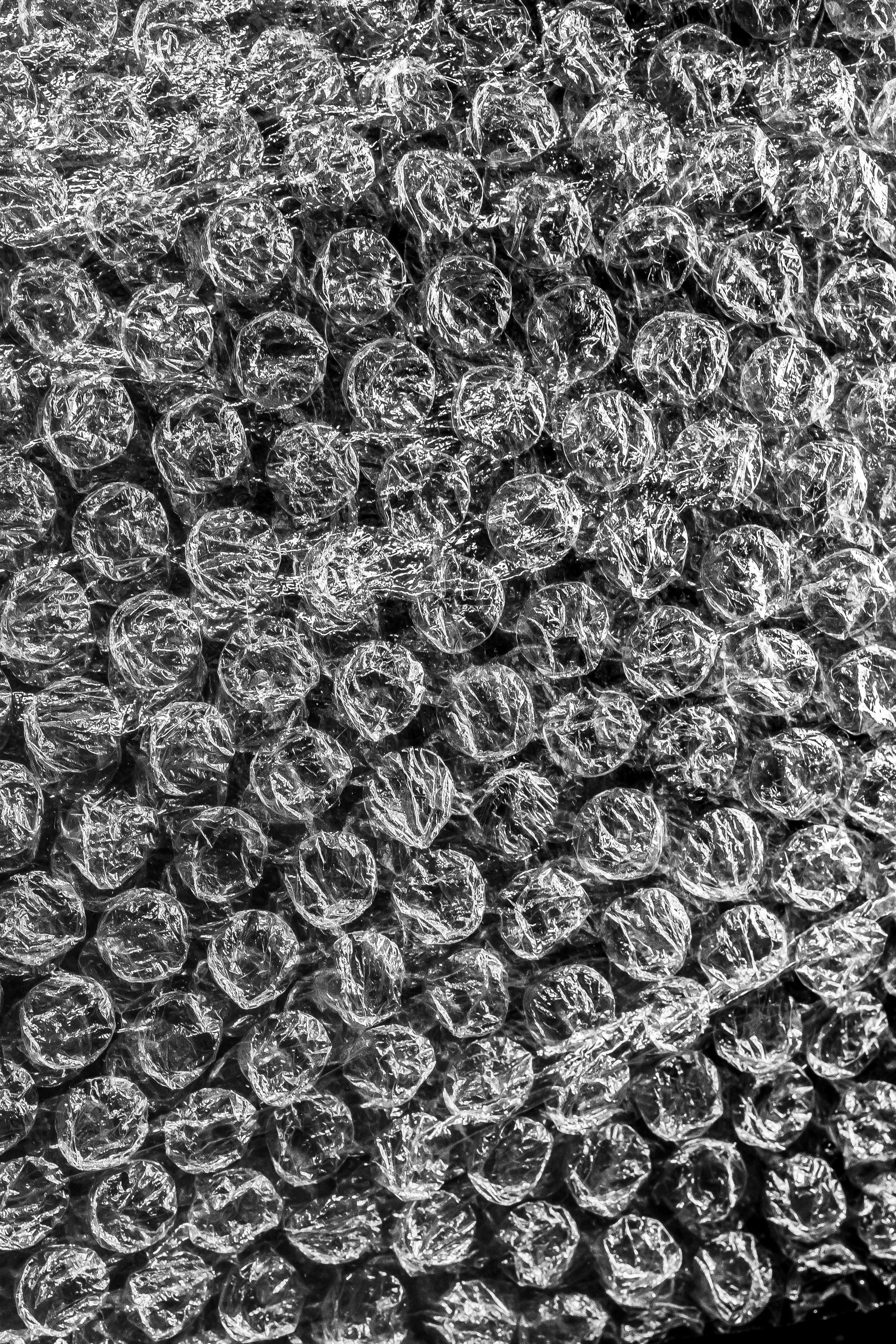 Gratuit Photo détaillée en noir et blanc illustrant la texture du papier bulle selon un motif abstrait. Photos