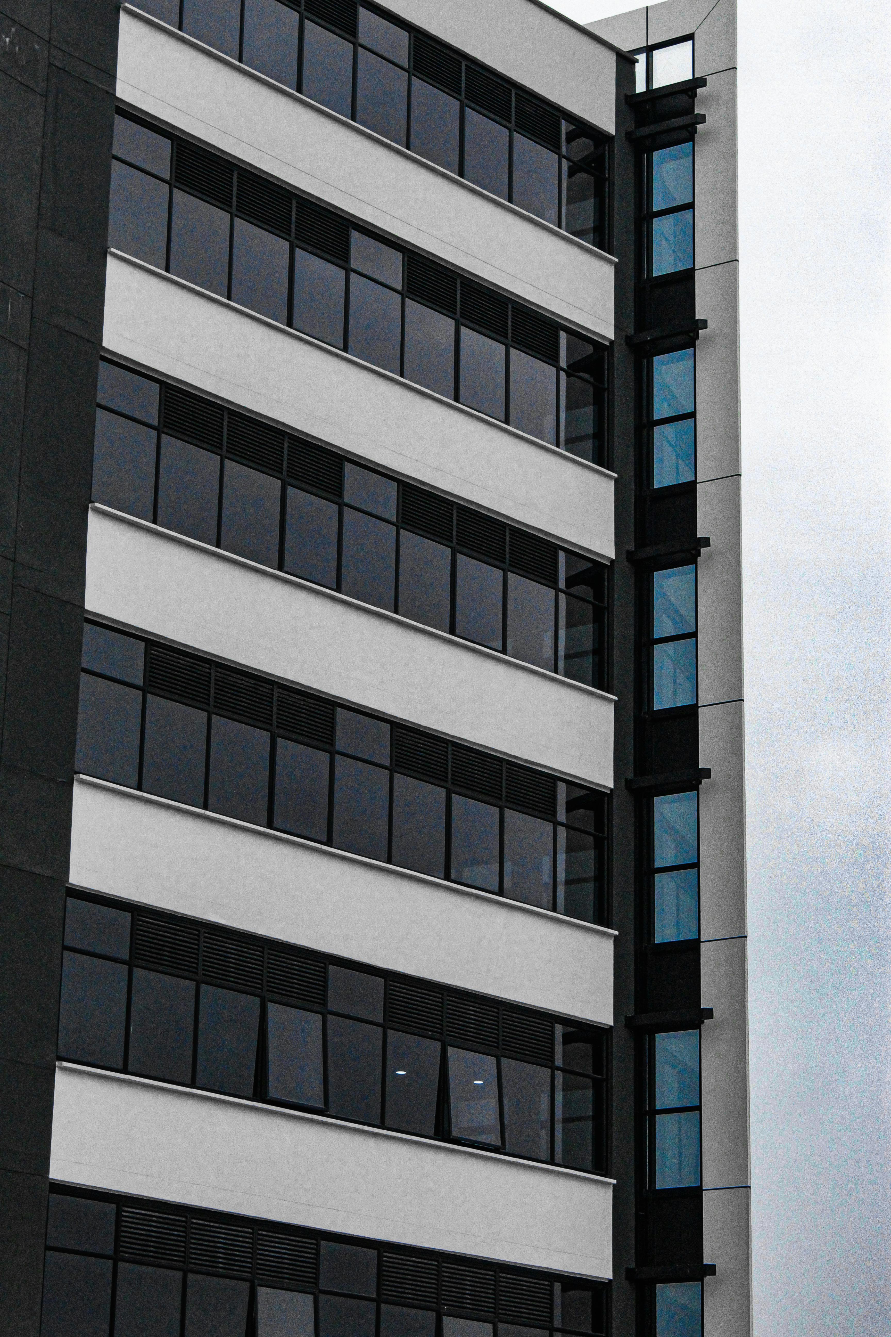 Gratis Elegante fachada de un moderno edificio de oficinas en Mbabane, Hhohho, Eswatini. Foto de stock