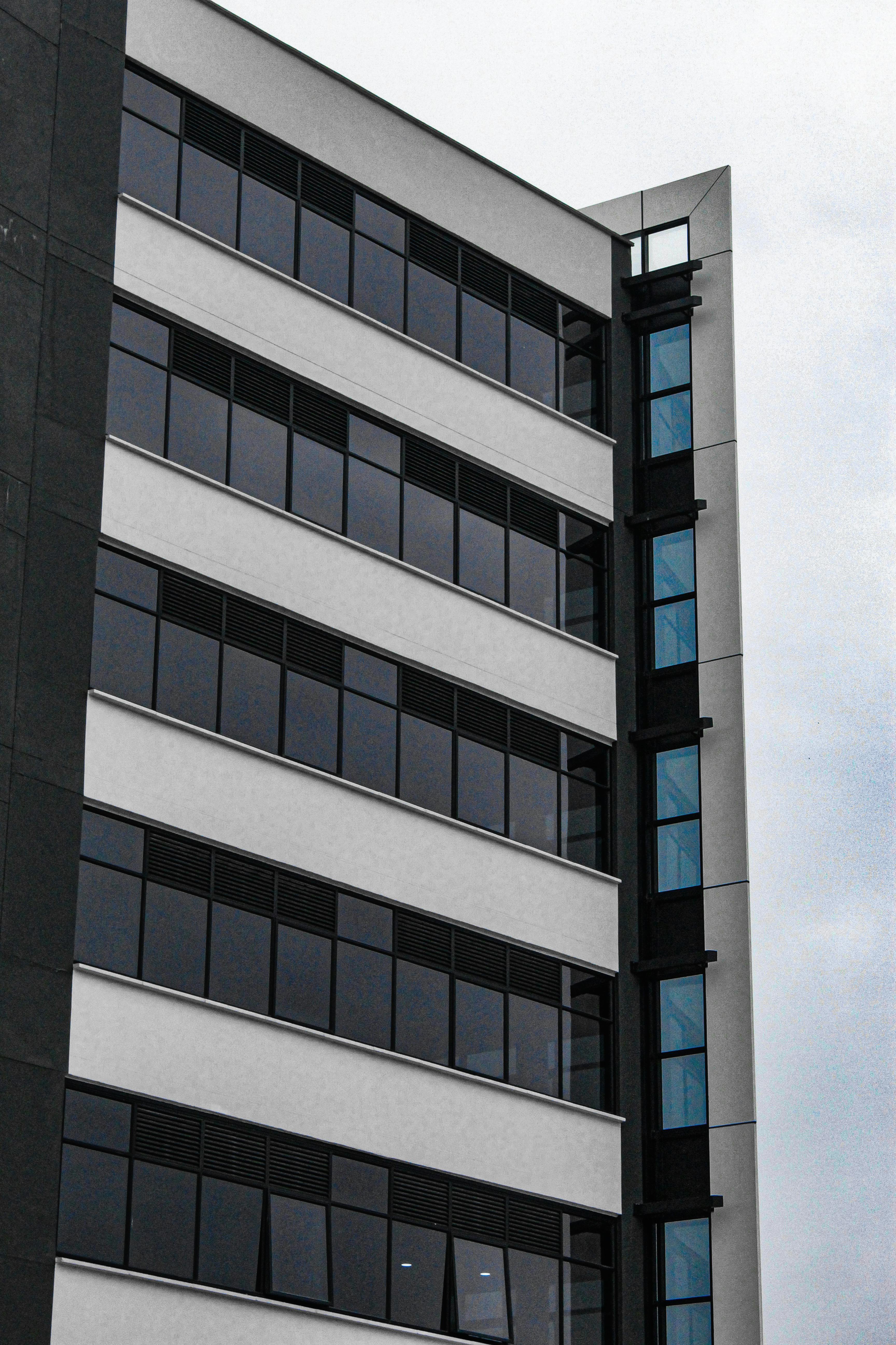 Gratis Un elegante e moderno edificio per uffici a Mbabane, che rappresenta un esempio di architettura contemporanea in Eswatini. Foto a disposizione