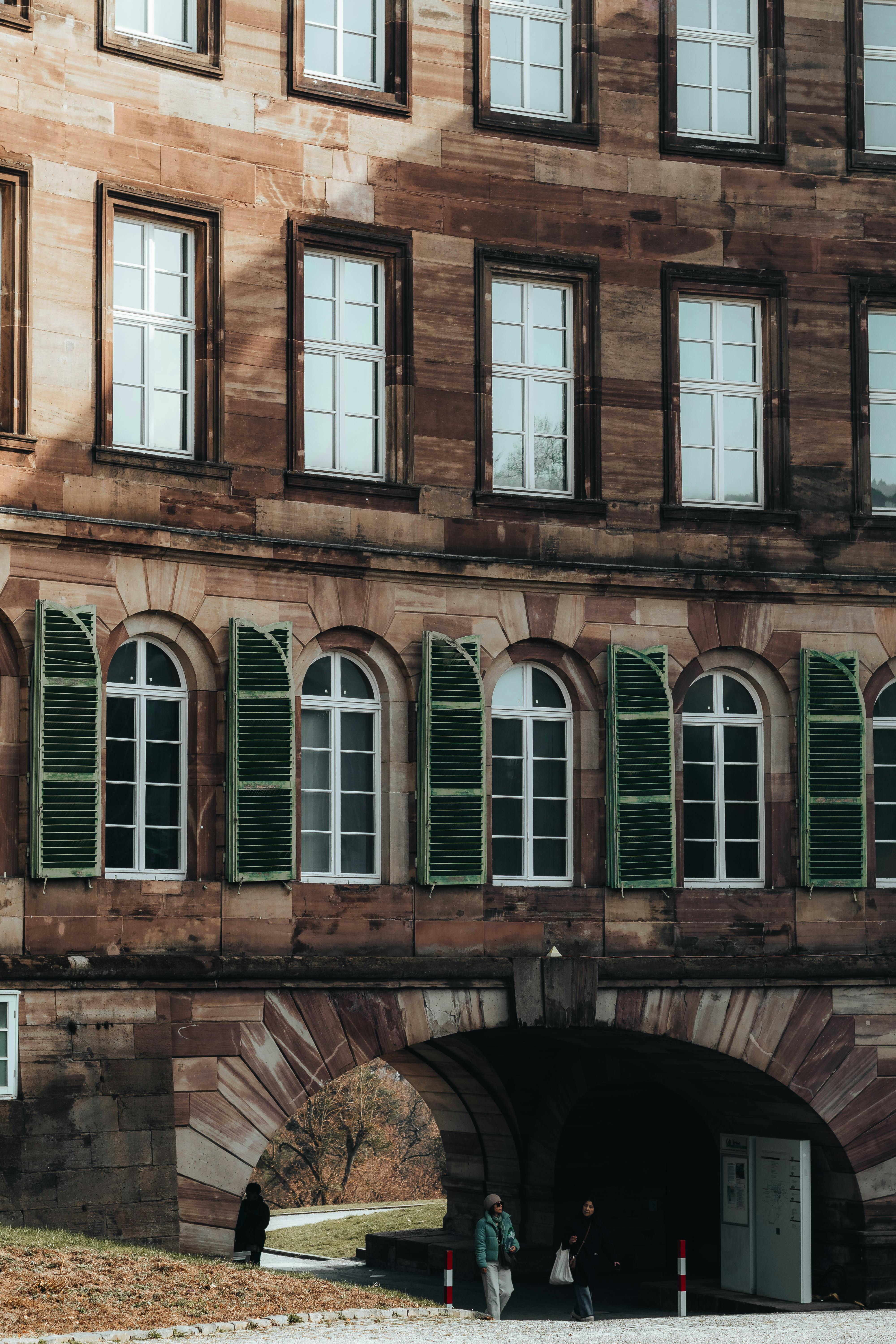 Gratis Udsigt over Schloss Wilhelmshöhes historiske arkitektur i Kassel, Tyskland, der fremviser dets barokke design. Lagerfoto