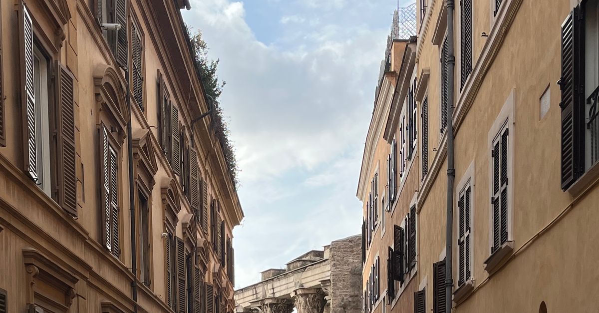 Descubren en Roma un mosaico gigante de 16 metros junto a un fresco milenario Descubren en Roma un mosaico gigante de 16 metros junto a un fresco milenario