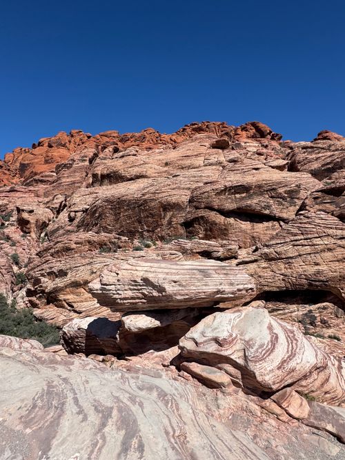 Free Explore the stunning geological formations of Red Rock Canyon, Nevada's natural wonder. Stock Photo