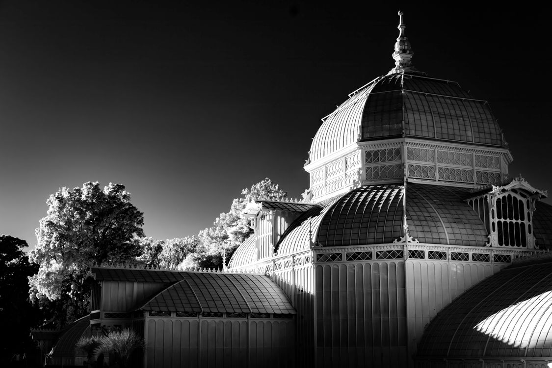 Black and White Architectural Dome · Free Stock Photo