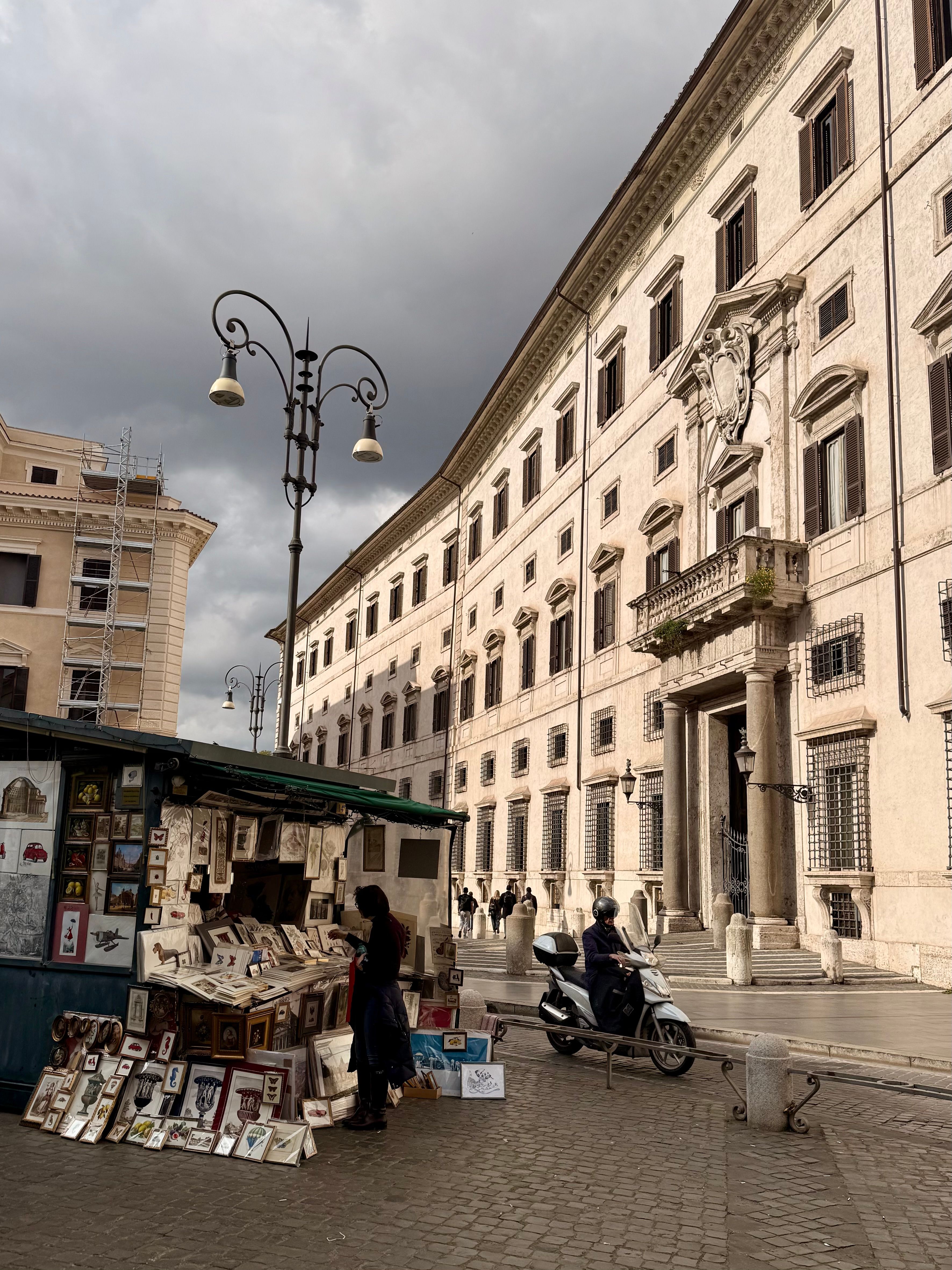 Street Scene in Rome with Historic Architecture · Free Stock Photo