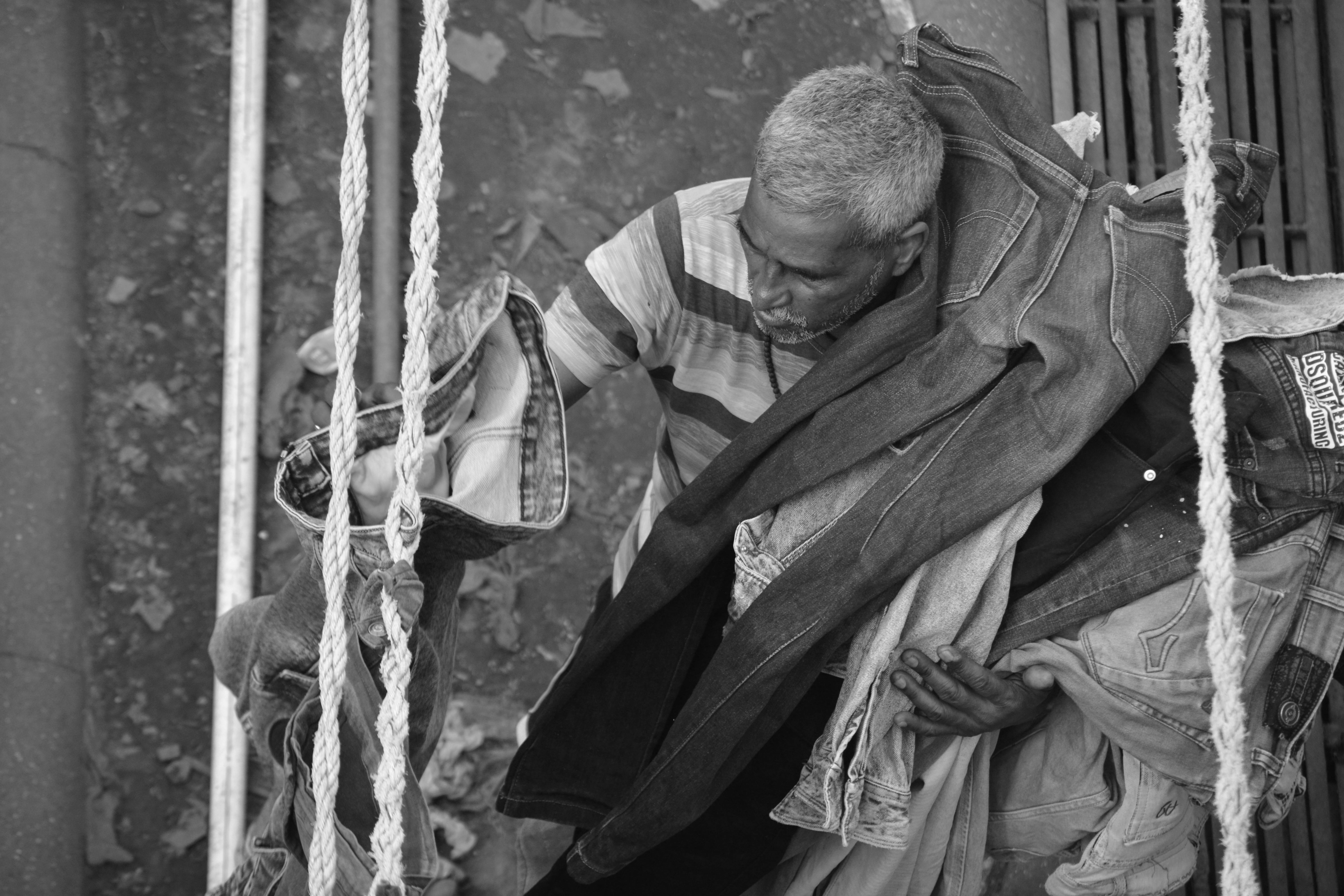 Gratis Immagine gratuita di abbigliamento, anziano, appeso Foto a disposizione