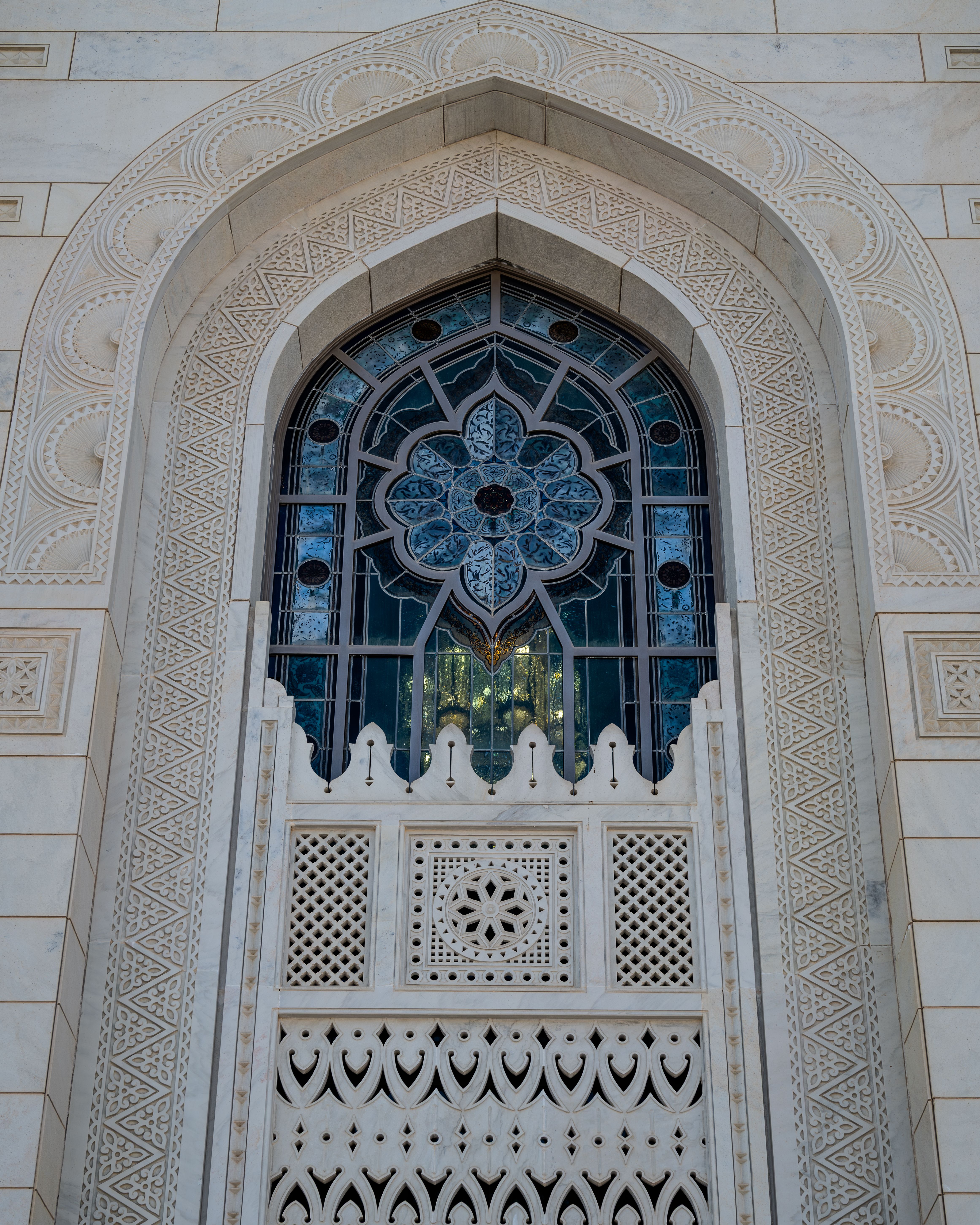 Intricate Islamic Architectural Window Design · Free Stock Photo