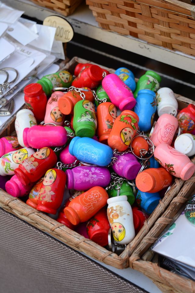 Basket of colourful hand-painted nesting-doll keyrings — photo by Fatma Sümeyye on Pexels