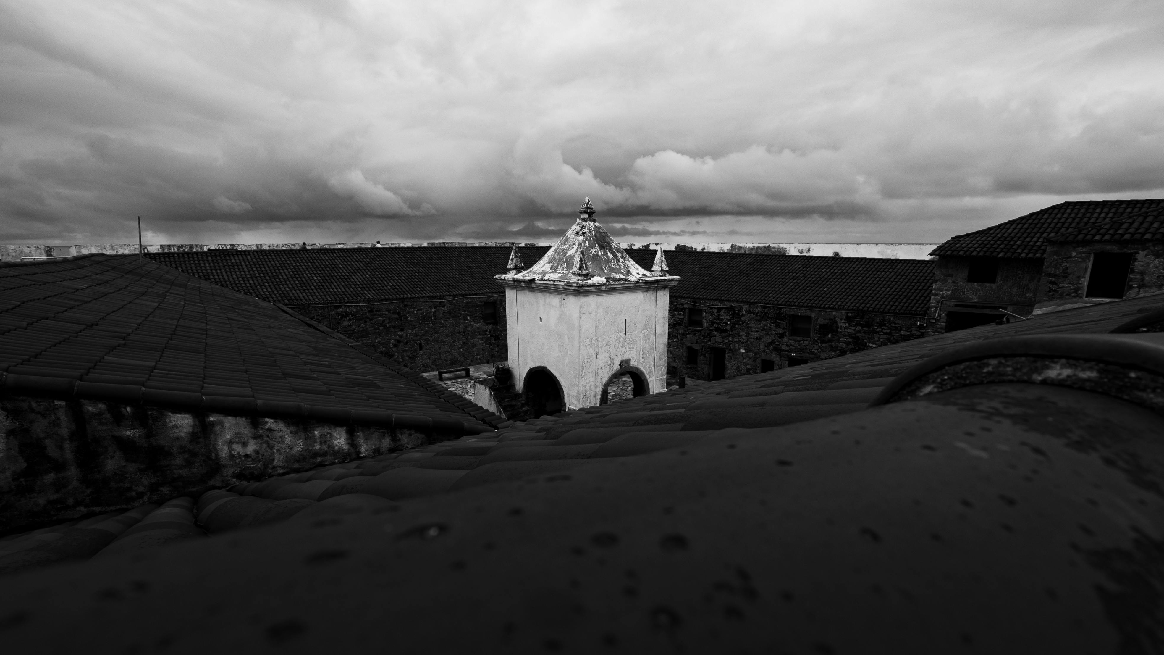 Gratis Dramatisk sort-hvid udsigt over Forte dos Reis Magos i Natal, Brasilien. Lagerfoto