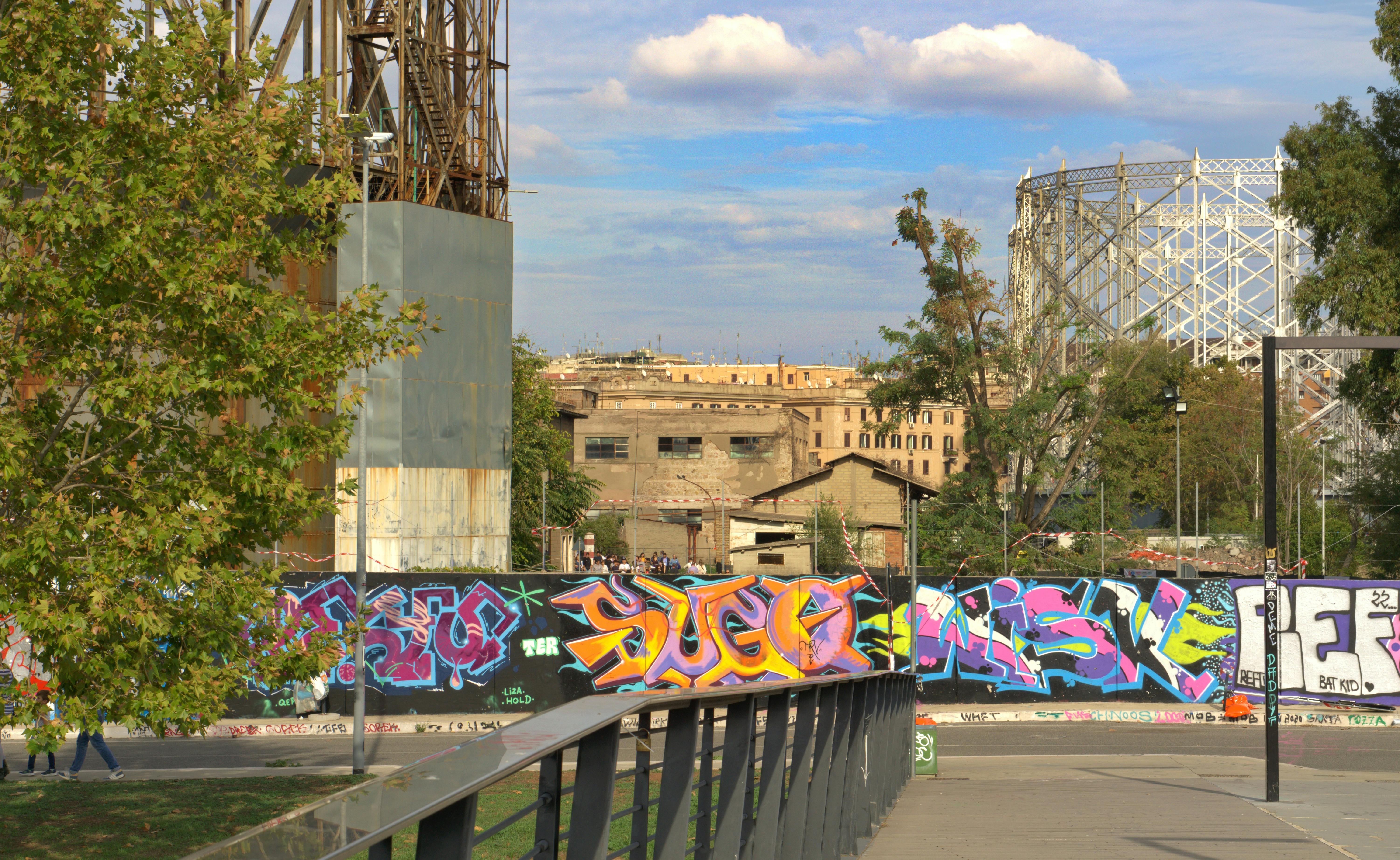Gratis Grafitis coloridos en muros urbanos de la Roma moderna, Italia. Foto de stock