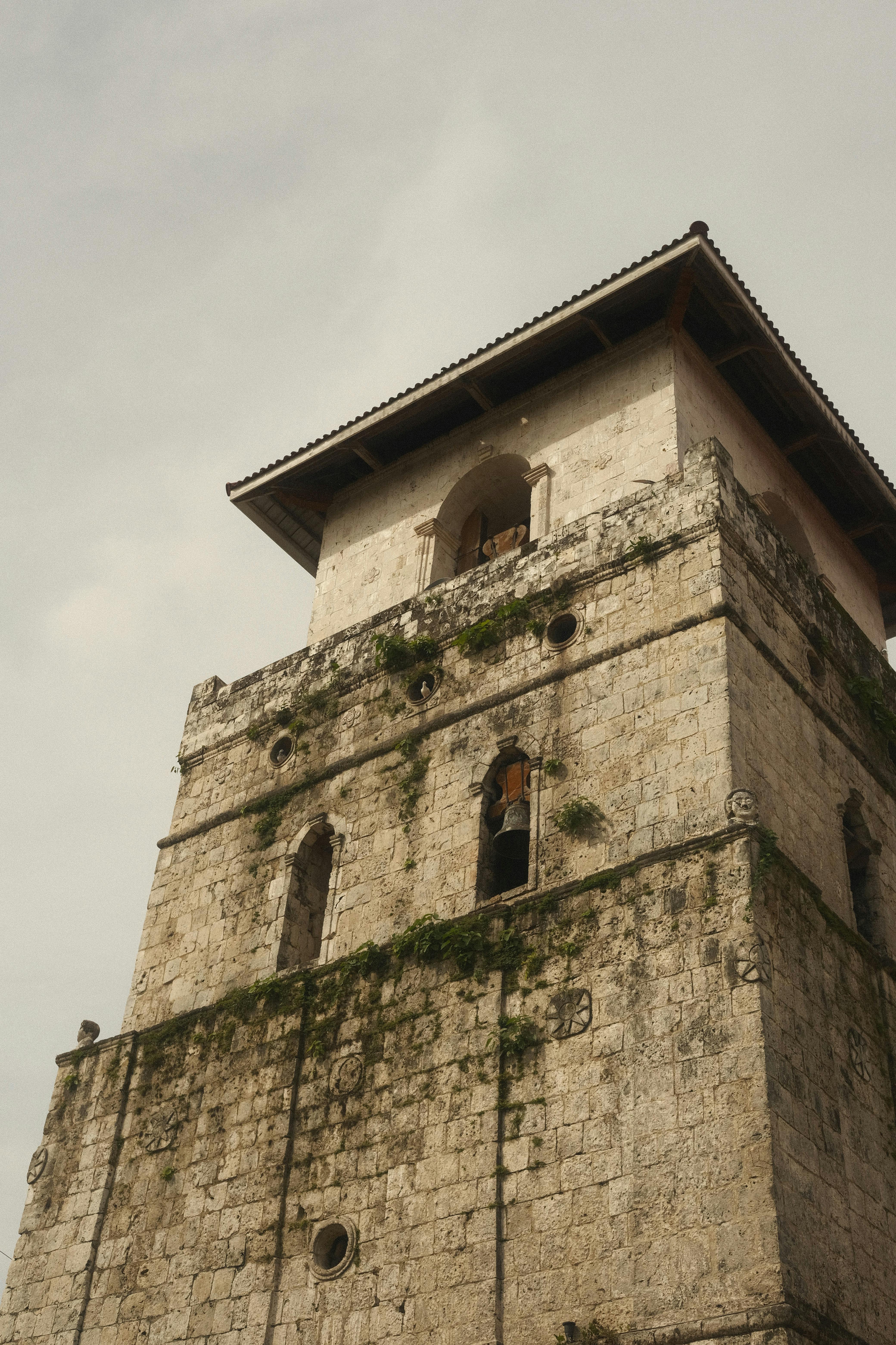 Gratuit Clopotniță antică din piatră din Visayas Centrală prezintă arhitectura colonială. Fotografie de stoc