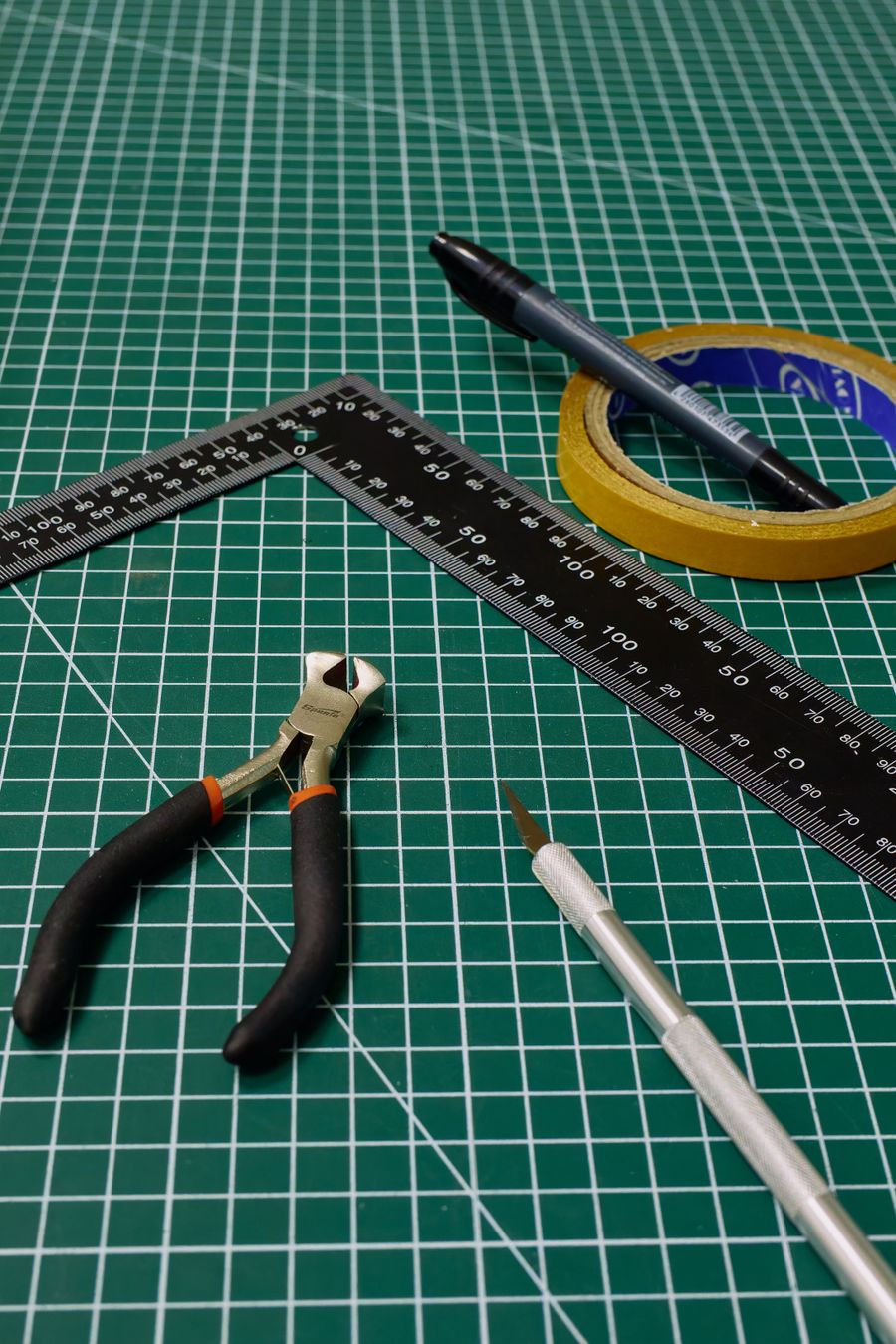 Cutting mat, engineer's square and knife laid out for planning a parting line