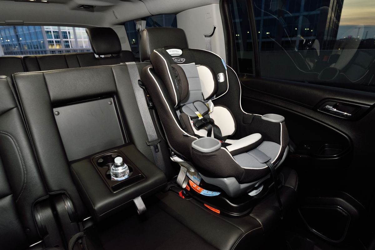 Kinderautostoel veilig geplaatst in een auto
