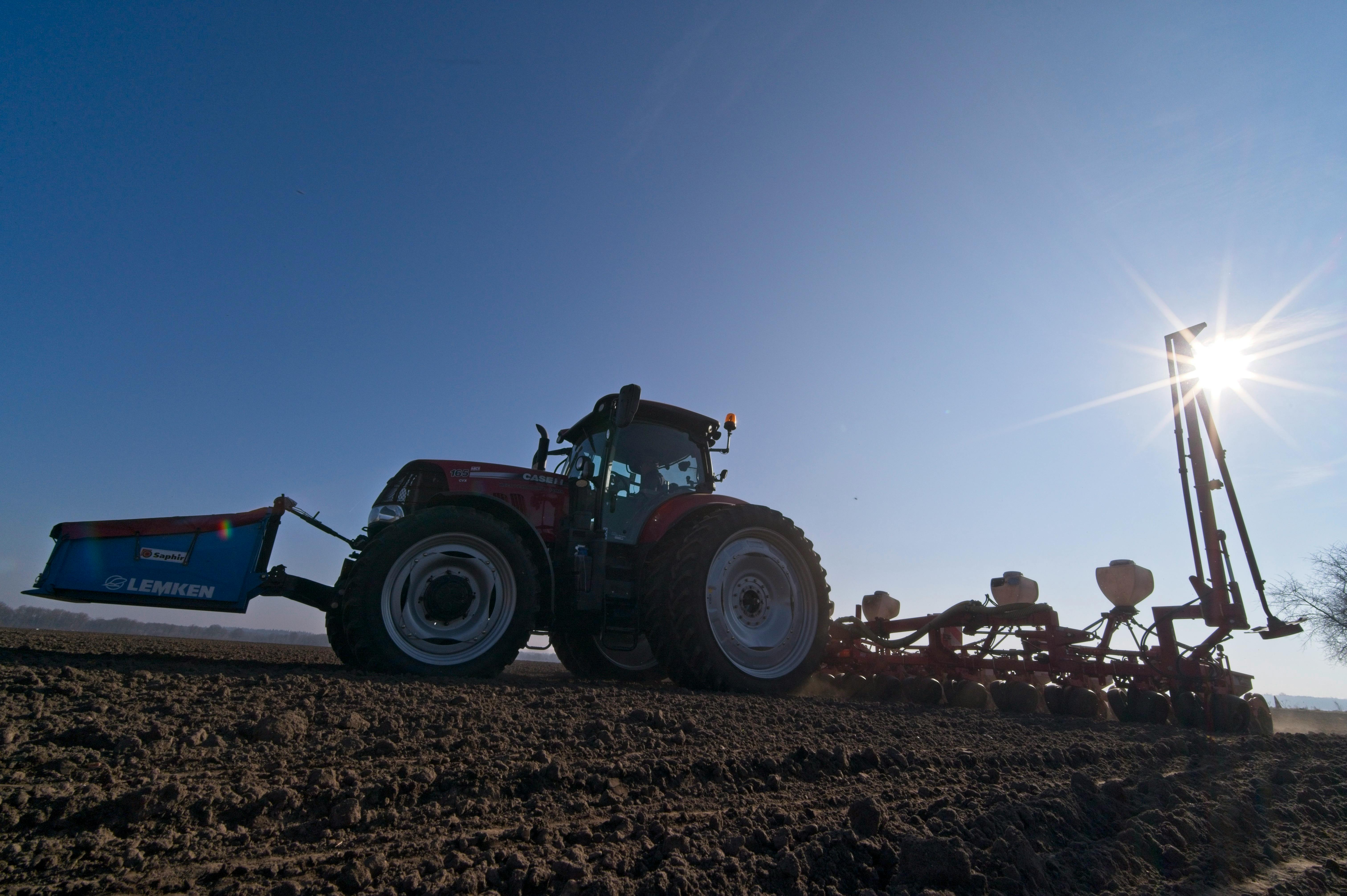 Guide Complet pour Choisir le Semoir Agricole Idéal