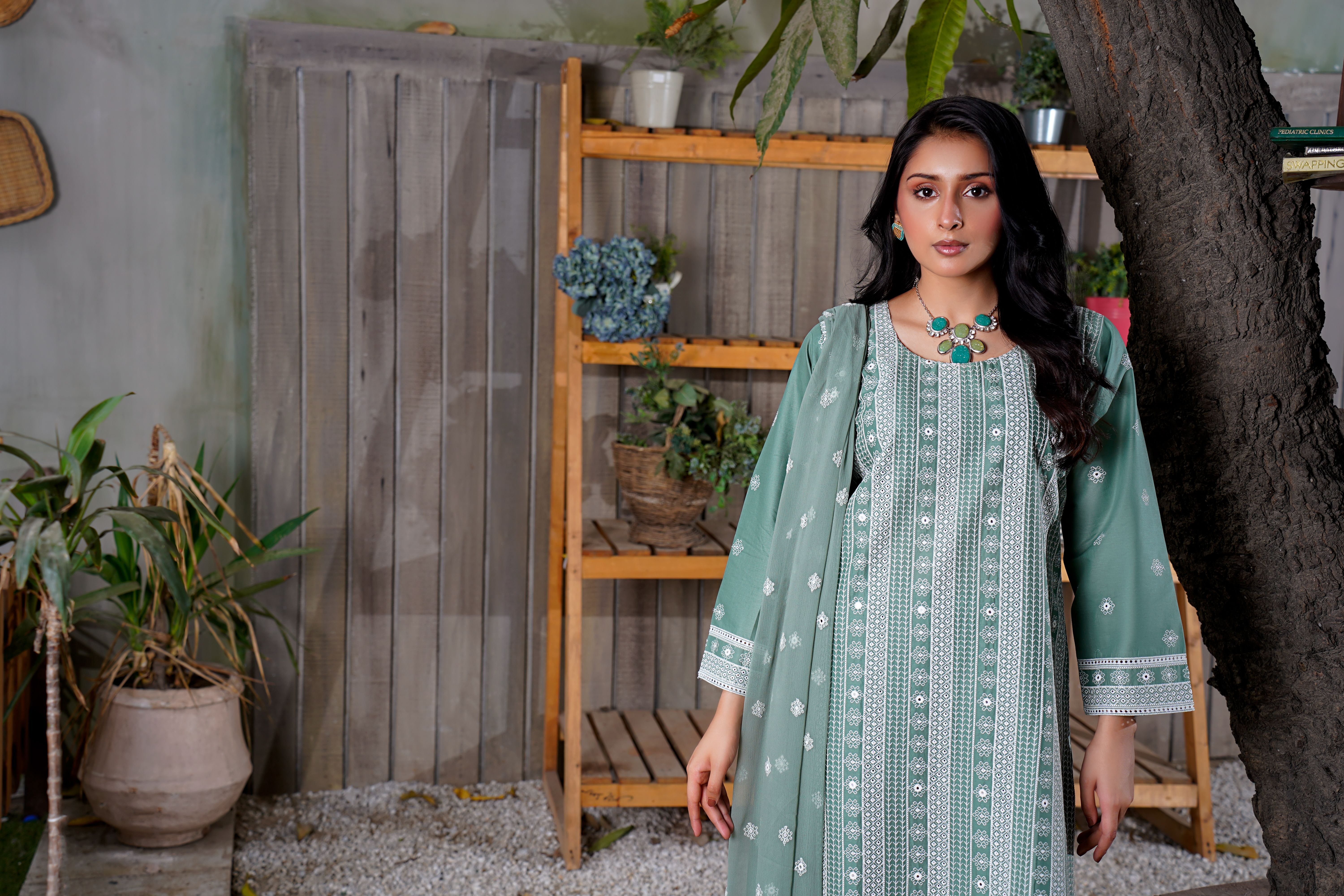 best lawn dresses for summer in Pakistan