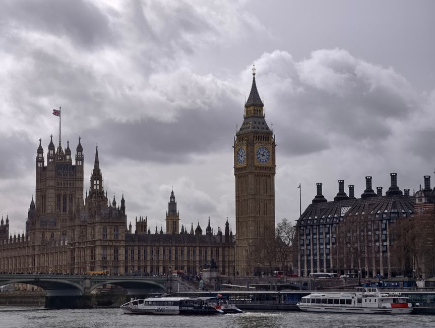 Stunning view of Big Ben and the Houses of Parliament in London, with boats on the River Thames.
