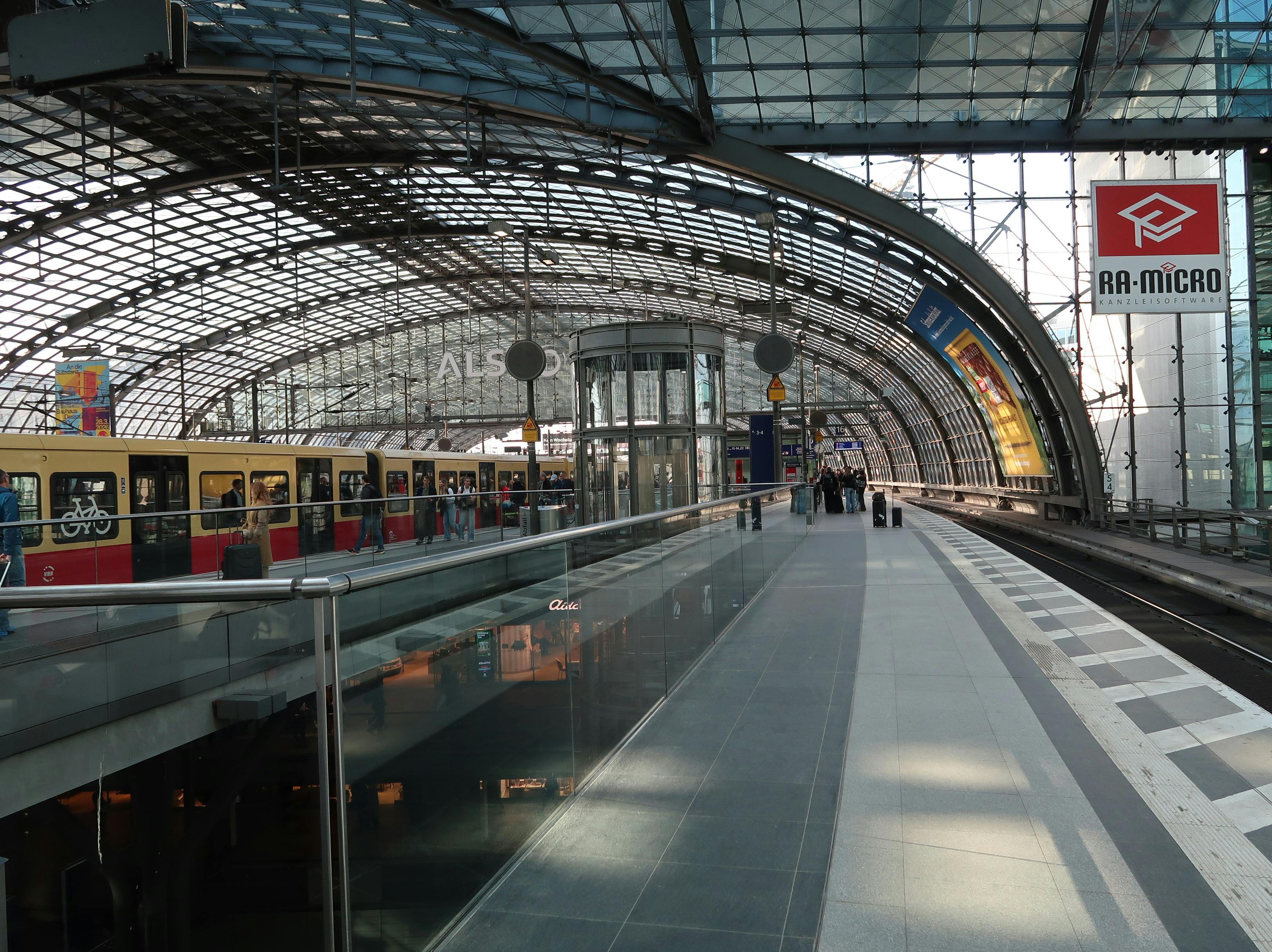 fitment architecture MMY platform — Photo by Uwe Gaedke on Pexels