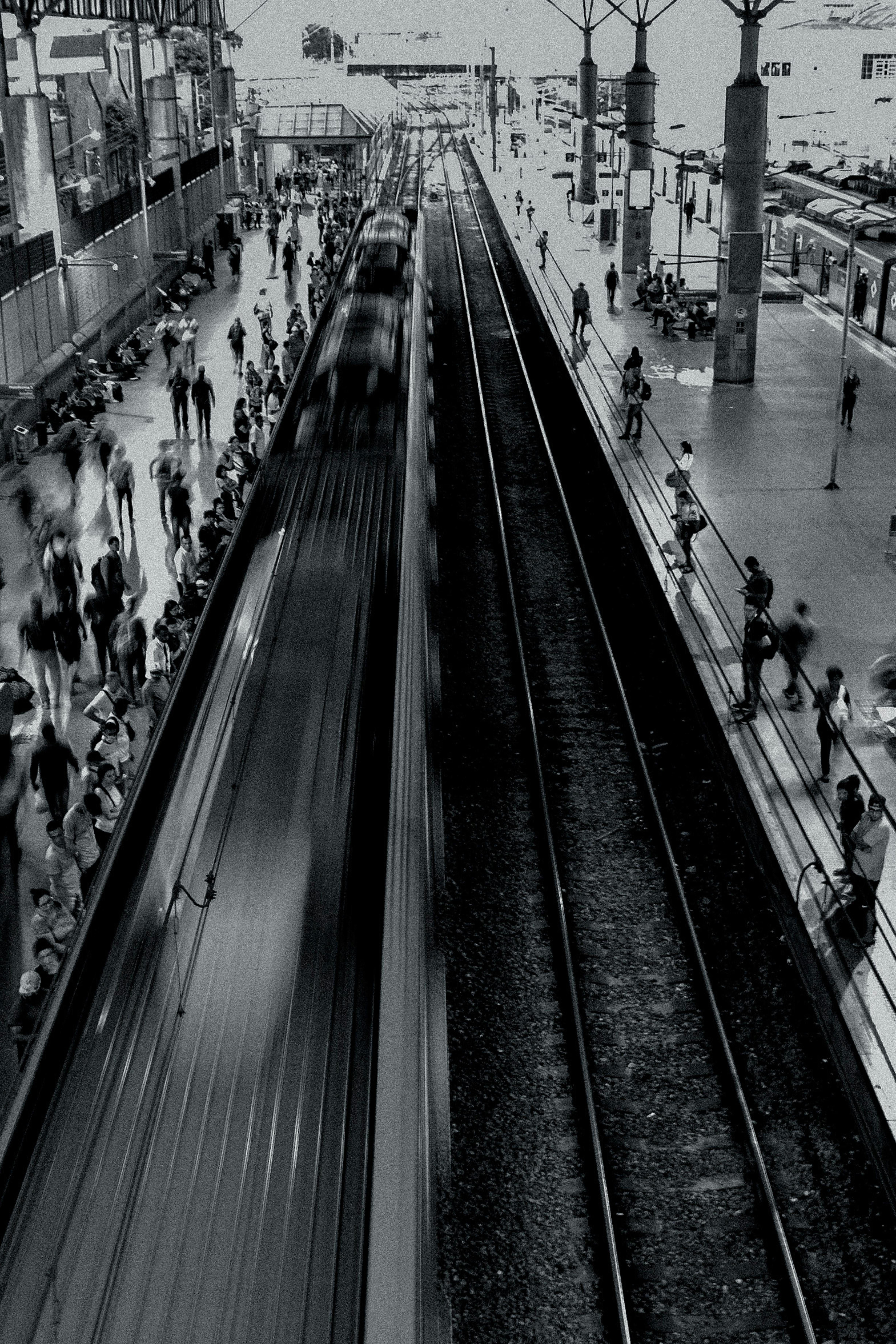 De franc Una animada estació de metro de São Paulo, Brasil, captada en moviment. Foto d'estoc