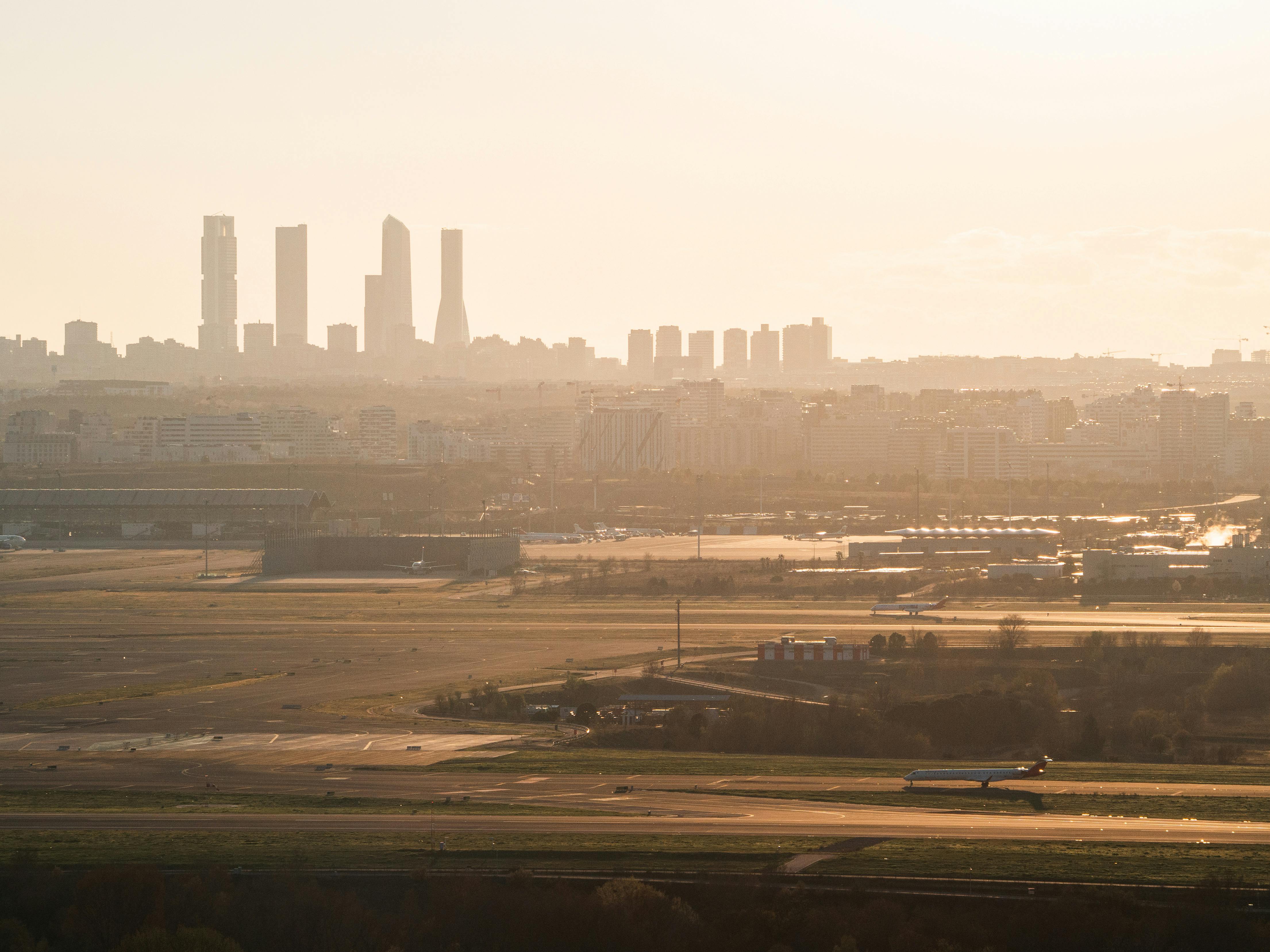 bezplatná Základová fotografie zdarma na téma architektura, city_skyline, cuatro torres Základová fotografie