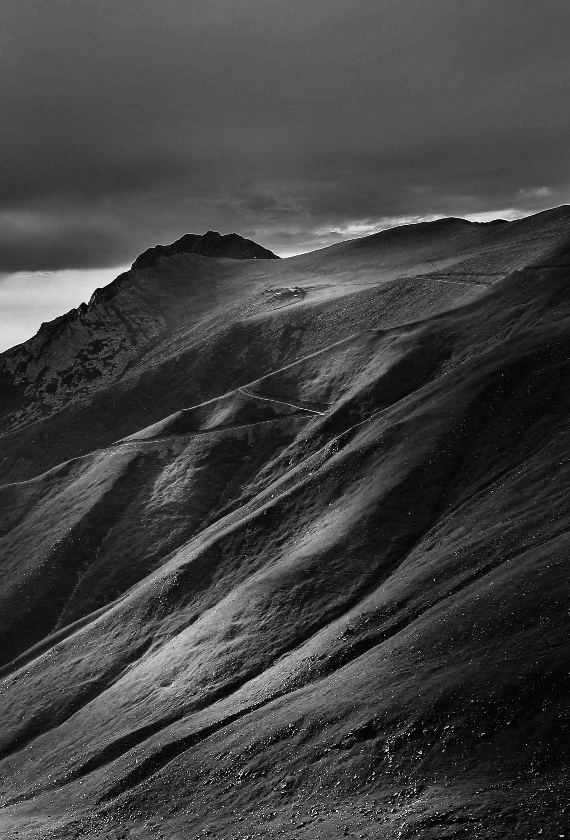 A breathtaking black and white landscape featuring rolling mountains in Fındıklı, Rize, Türkiye.