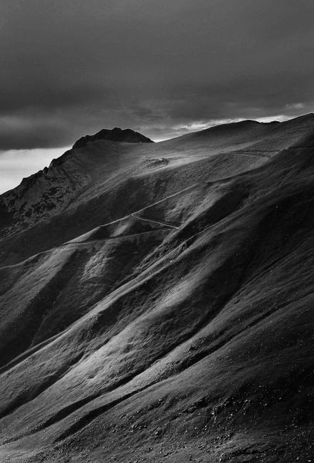 A breathtaking black and white landscape featuring rolling mountains in Fındıklı, Rize, Türkiye.