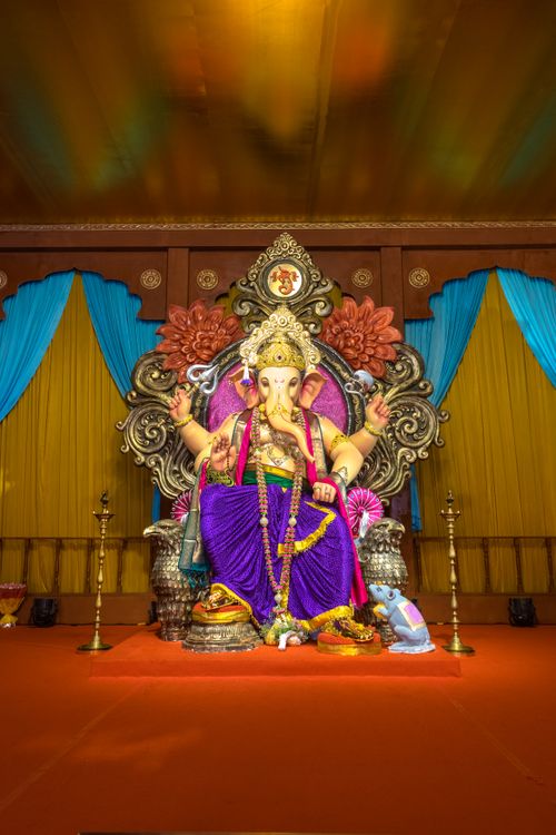 Free A majestic Ganesh idol displayed during Ganesh Chaturthi celebrations in Mumbai, India. Stock Photo