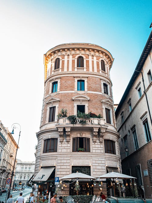 Edificio De Hormigón Marrón