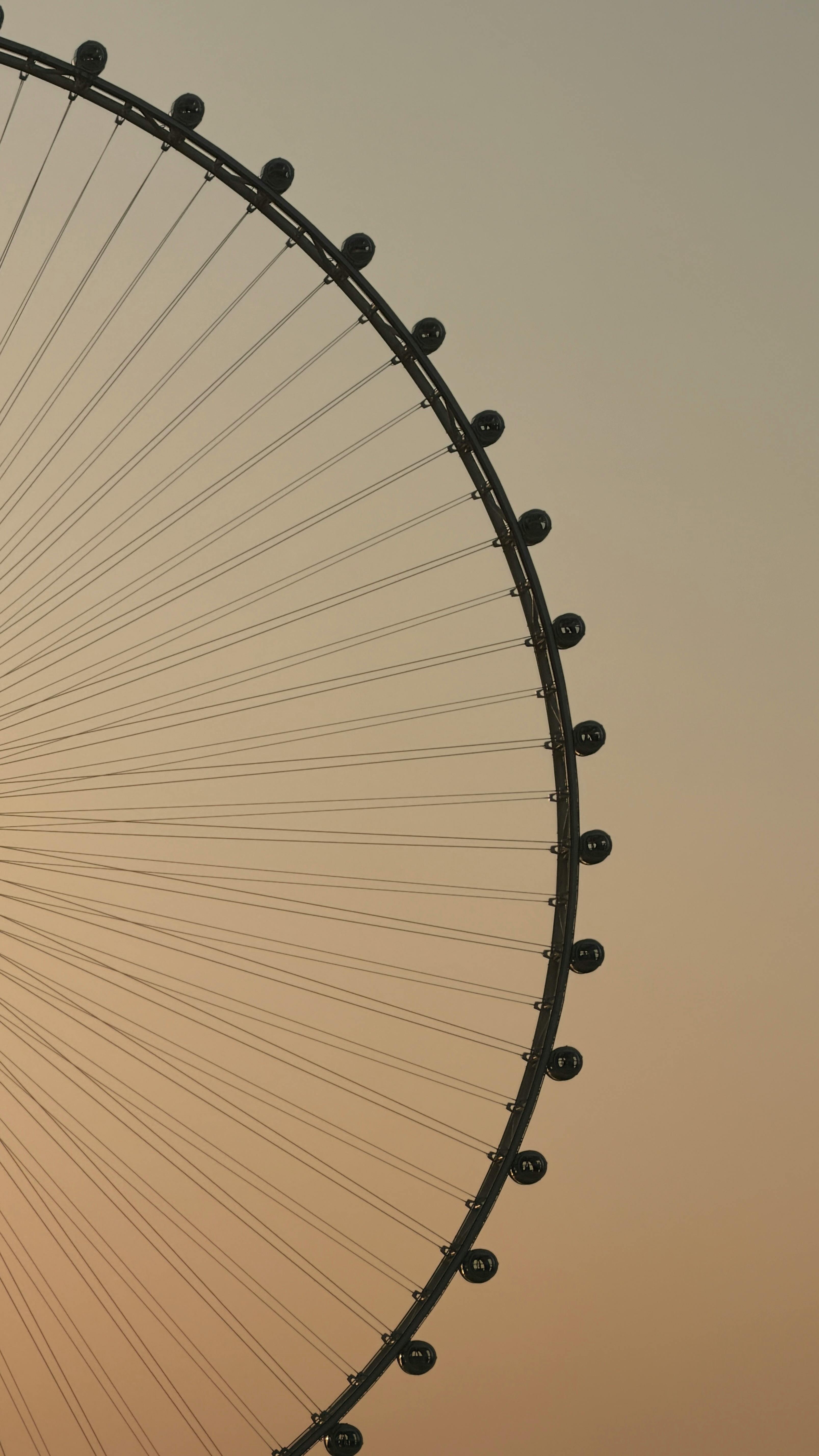 gratis Foto van het reuzenrad Ain Dubai tegen de achtergrond van een zonsondergang in Dubai. Stockfoto
