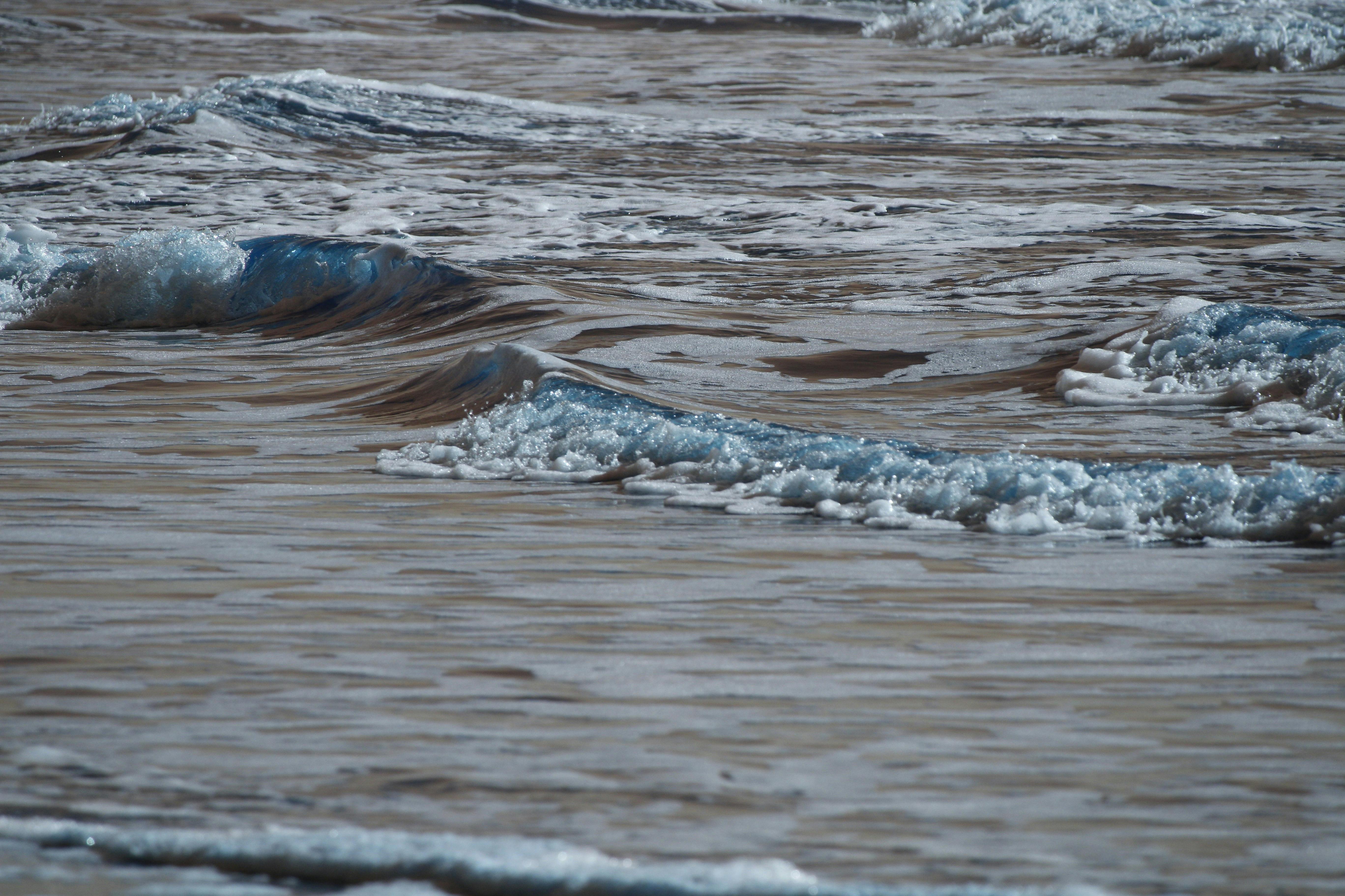 De franc Imatge captivadora de les onades de l'oceà a la platja de Guaratuba, Paraná, Brasil. Foto d'estoc