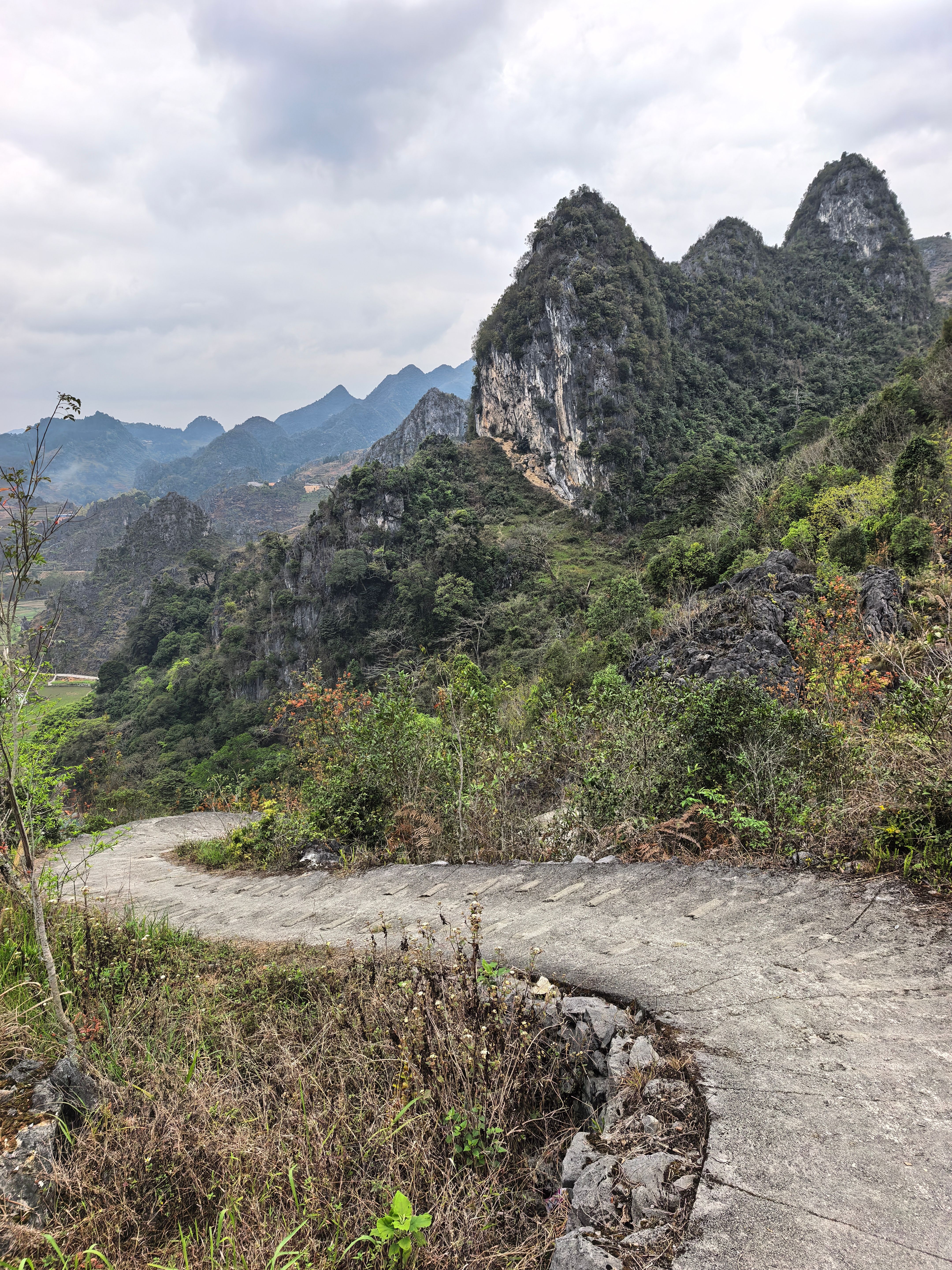 Winding path through the lush mountains of Lang Son Province, Vietnam, showcasing natural beauty and serenity.