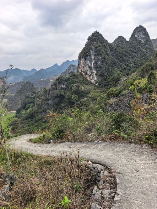 Free Winding path through the lush mountains of Lang Son Province, Vietnam, showcasing natural beauty and serenity. Stock Photo