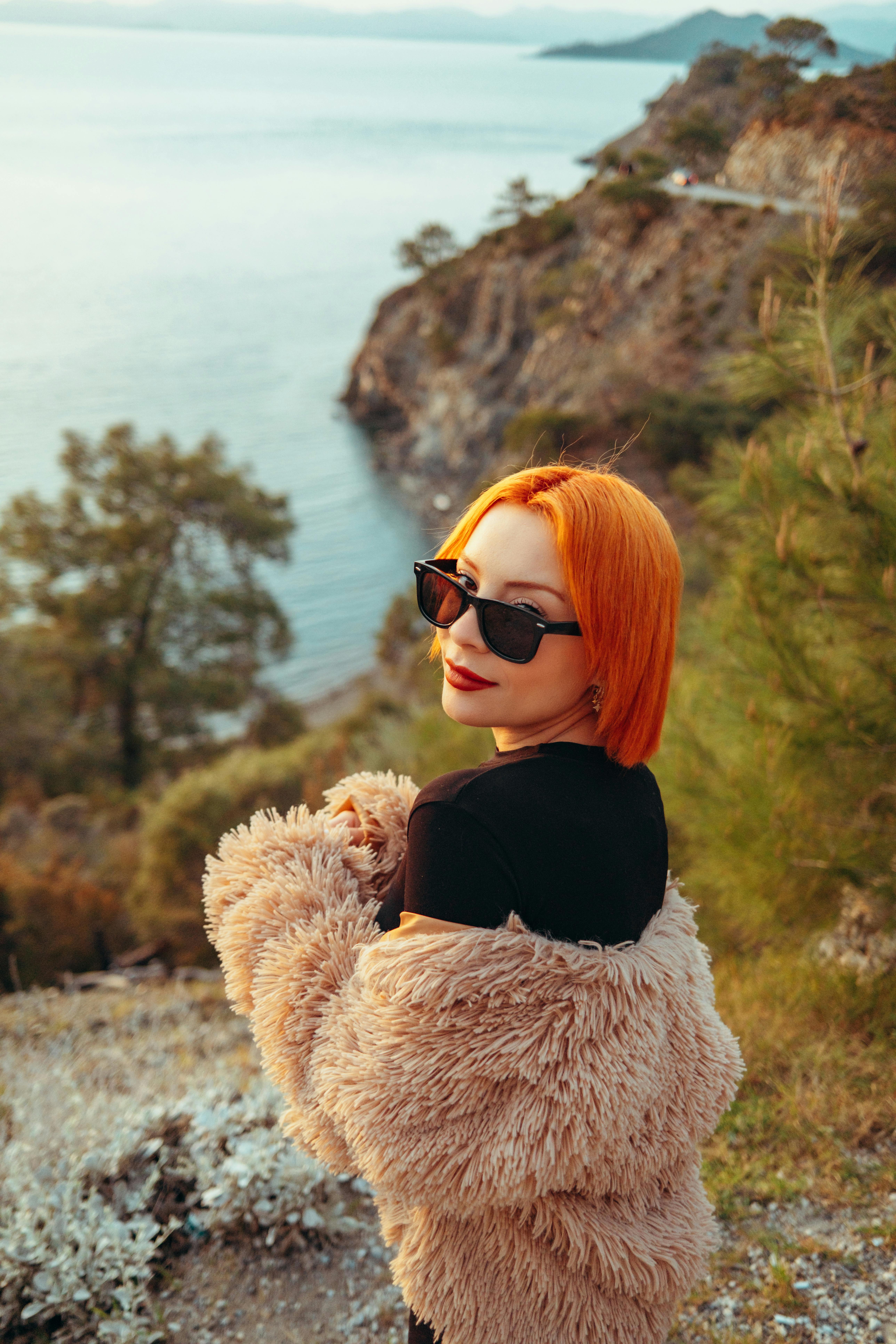 Gratis Immagine gratuita di abbigliamento casual, alberi, alla moda Foto a disposizione