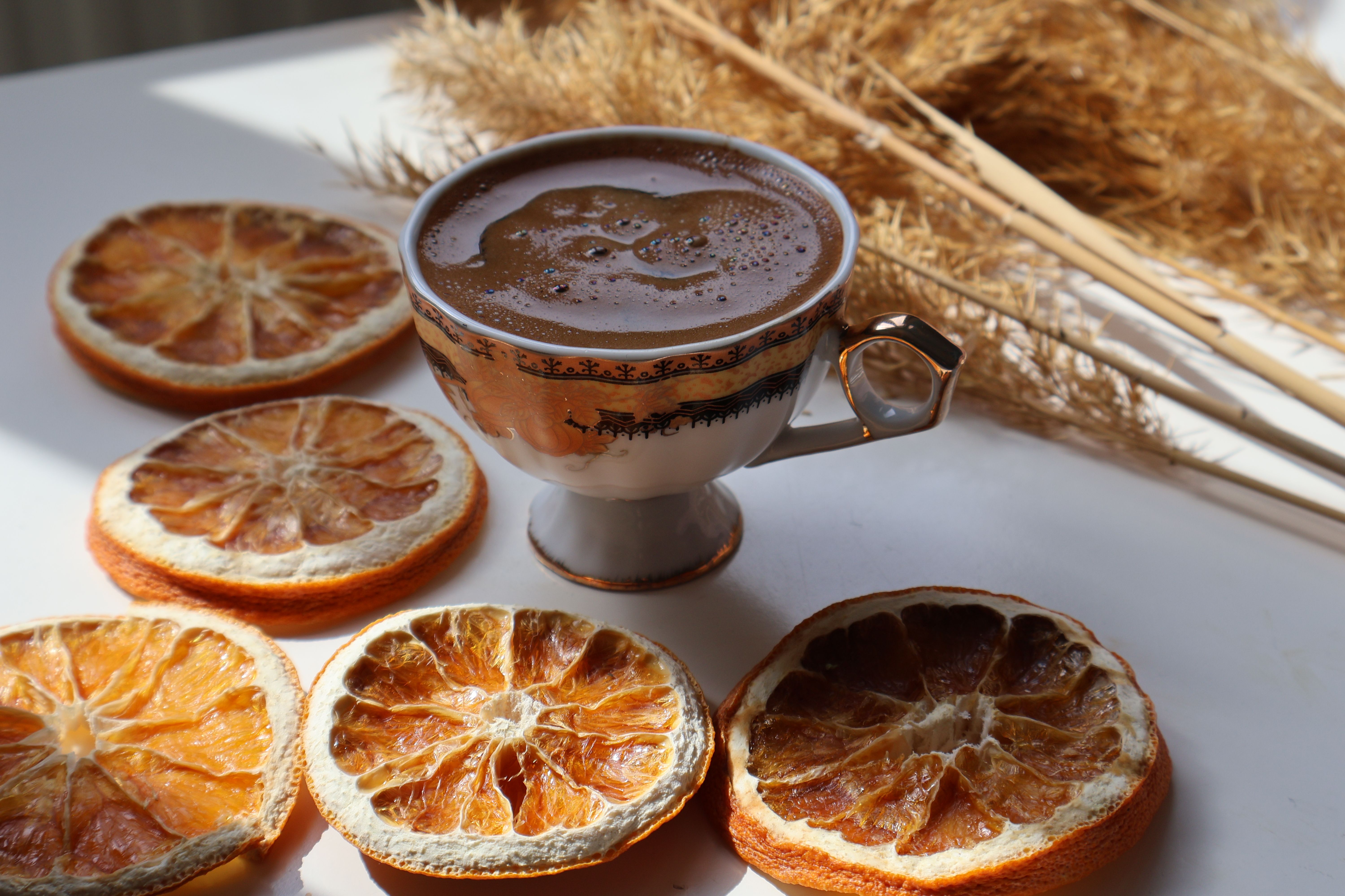 Carrés de chocolat noir et écorces d'orange