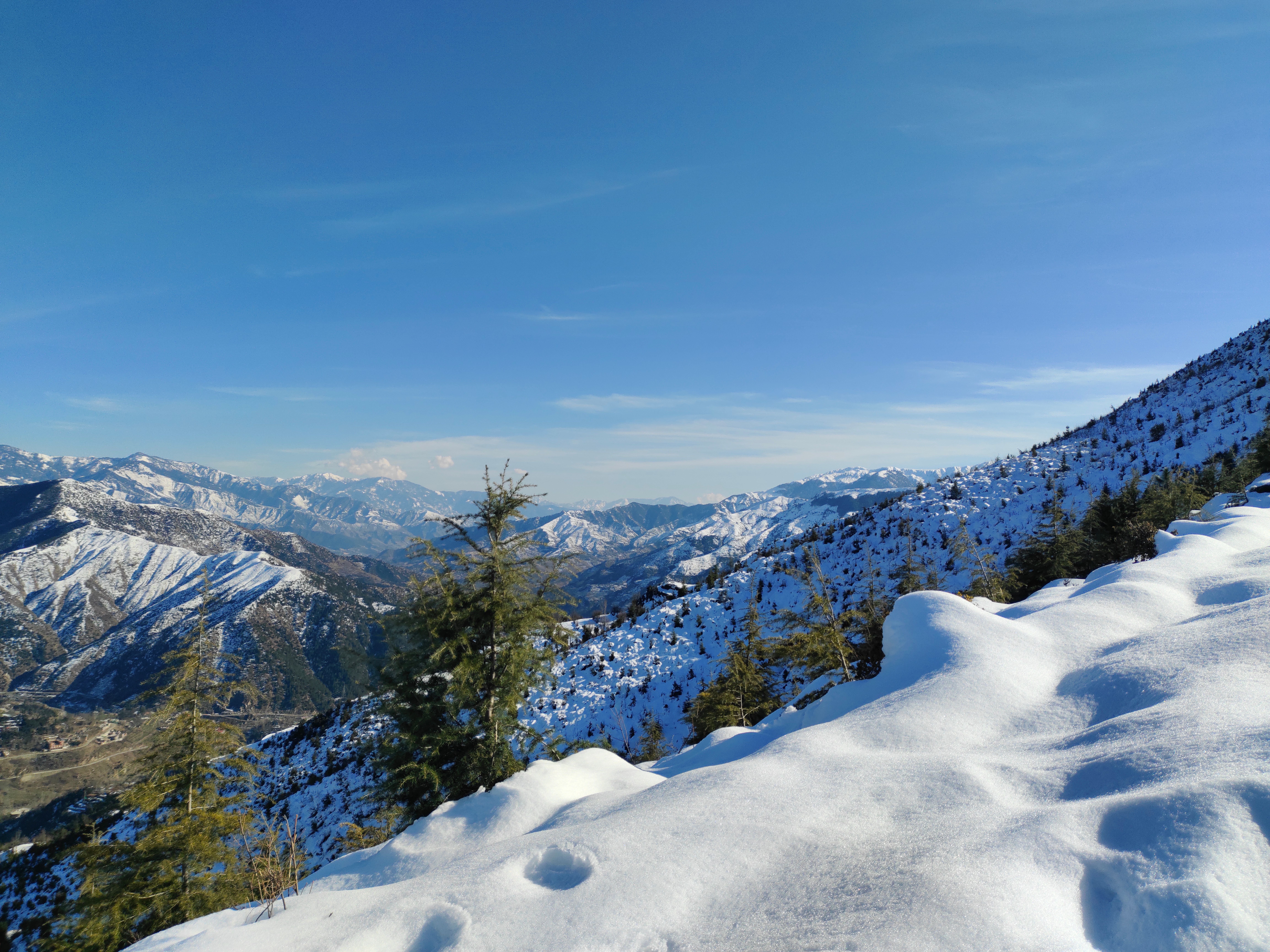 Scenic Snowy Mountain Landscape in Winter · Free Stock Photo