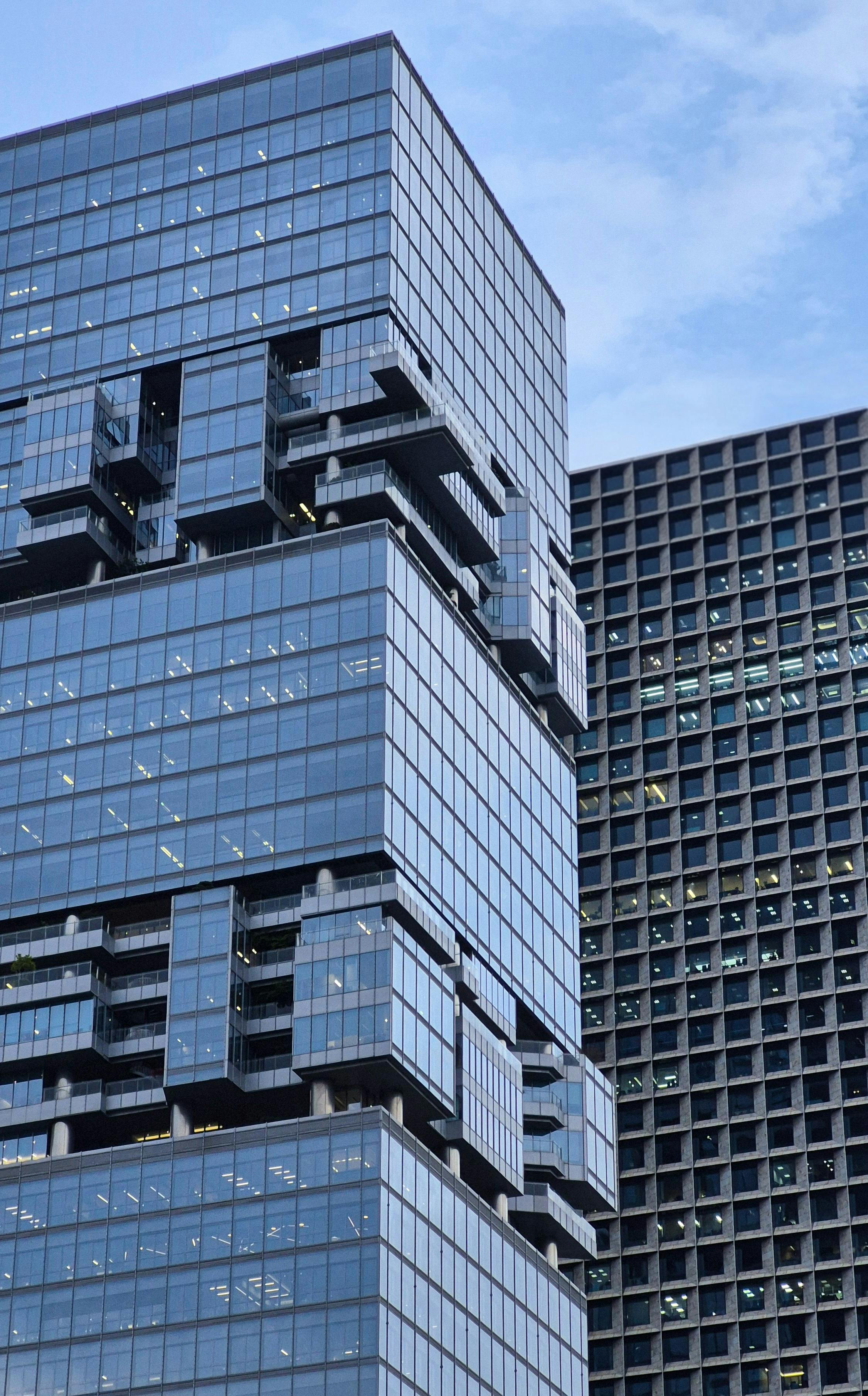 Gratis Paesaggio urbano di Shenzhen, Cina, caratterizzato da moderni grattacieli dalle forme geometriche. Foto a disposizione