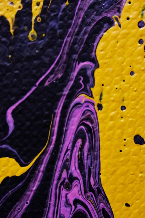 黃色和紫色的抽象繪畫