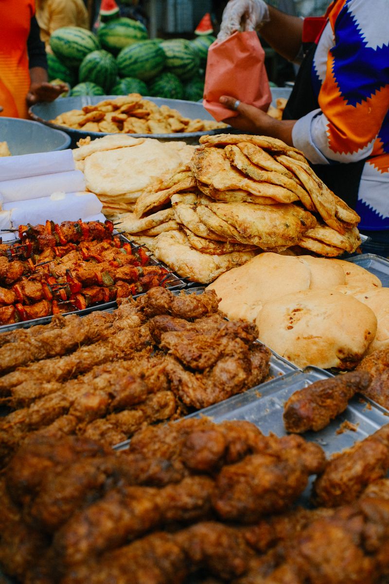 Explore the vibrant street food scene in Dhaka, Bangladesh, featuring delicious iftar dishes during Ramadan.